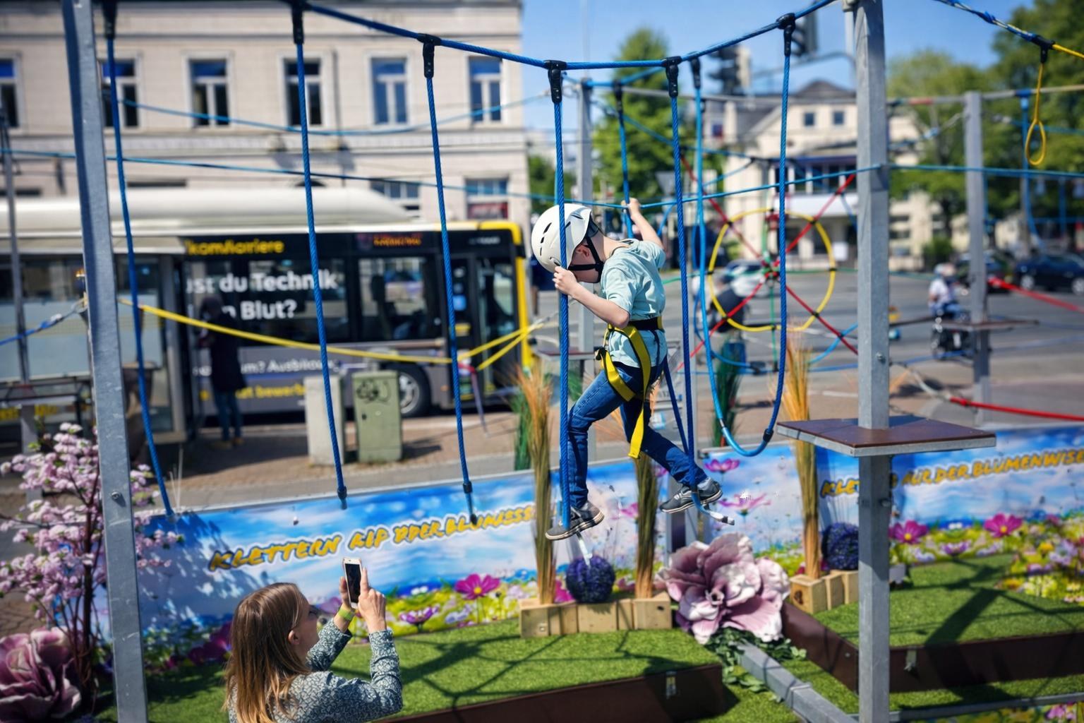 Klettern auf der Blumenwiese – der mobile Kinderhochseilgarten - Frühl mieten in Bramsche – 2