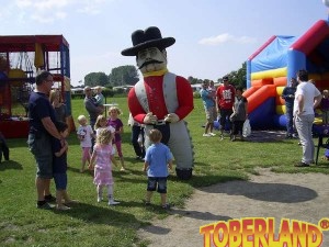 Werbefiguren mieten bei TOBERLAND, Inhaber Christian Duit