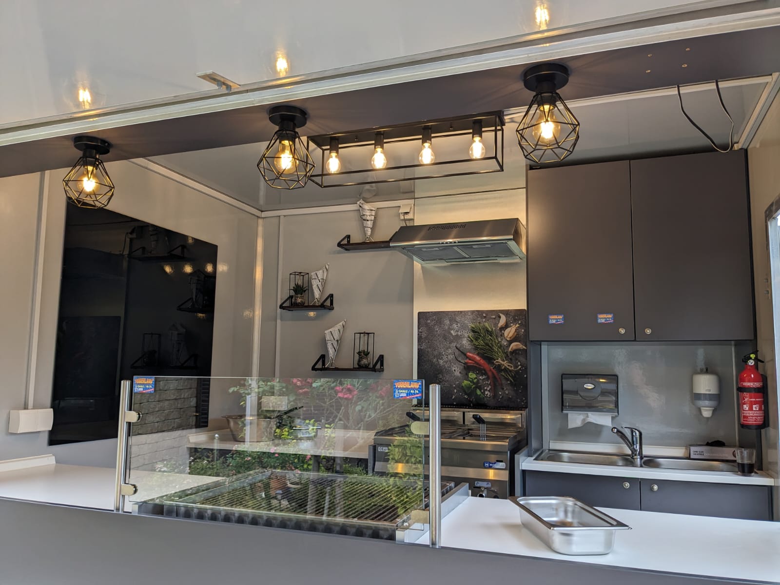 VIP Foodtrailer, mit Speisen und Personal mieten bei TOBERLAND, Inhaber Christian Duit
