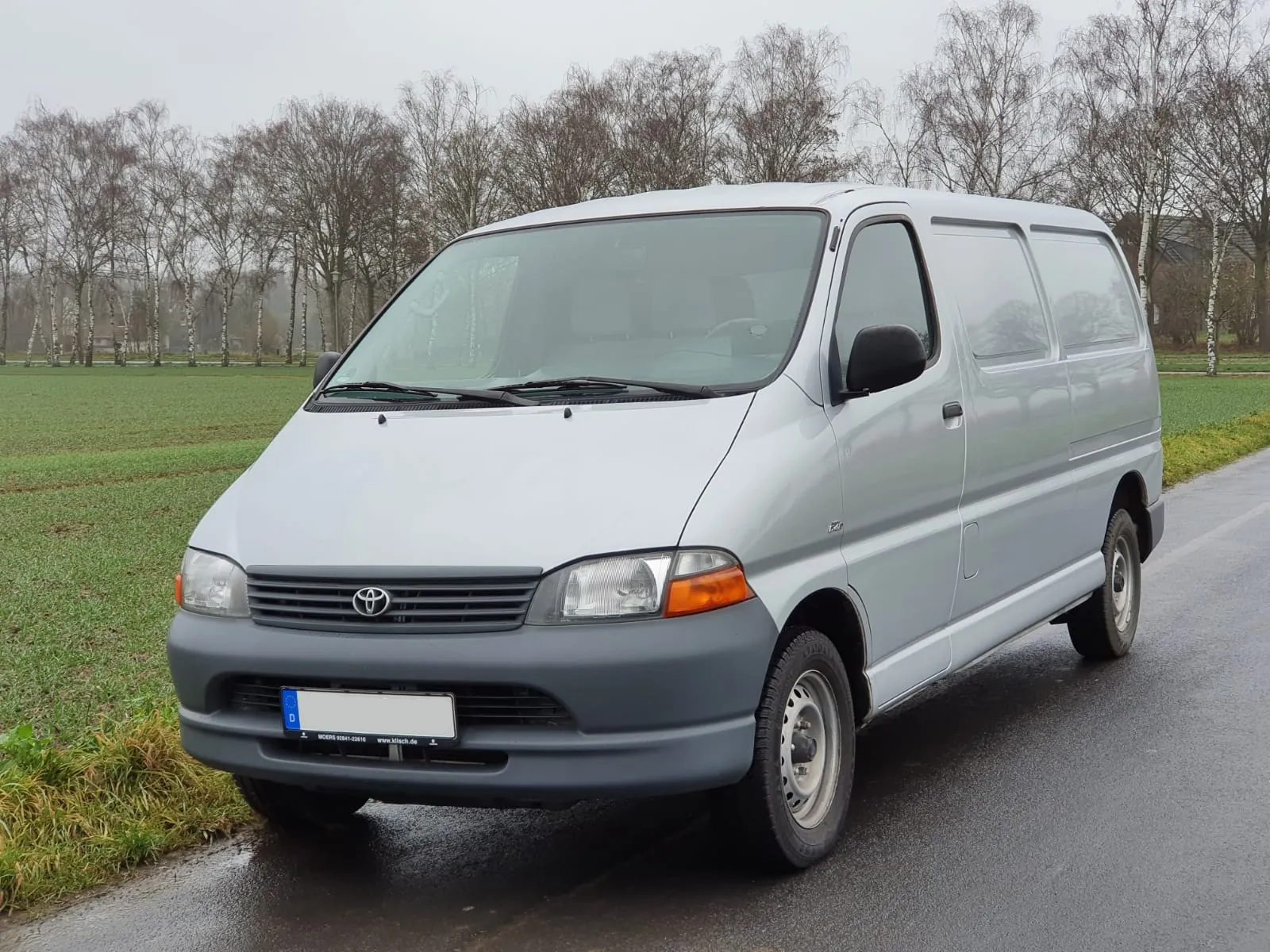 Toyota HiAce : Fahrzeug 6 mieten bei Axel Mehlfeldt Vermietung