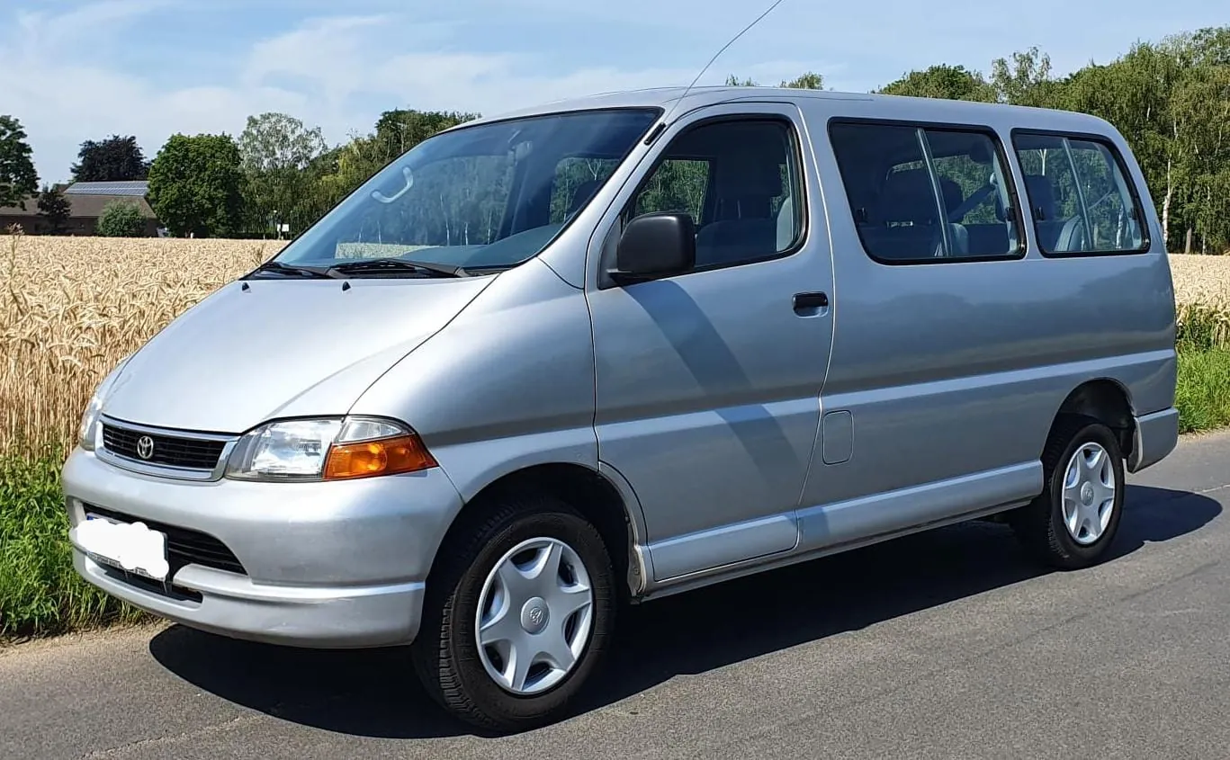Toyota HiAce : Fahrzeug 8 mieten bei Axel Mehlfeldt Vermietung