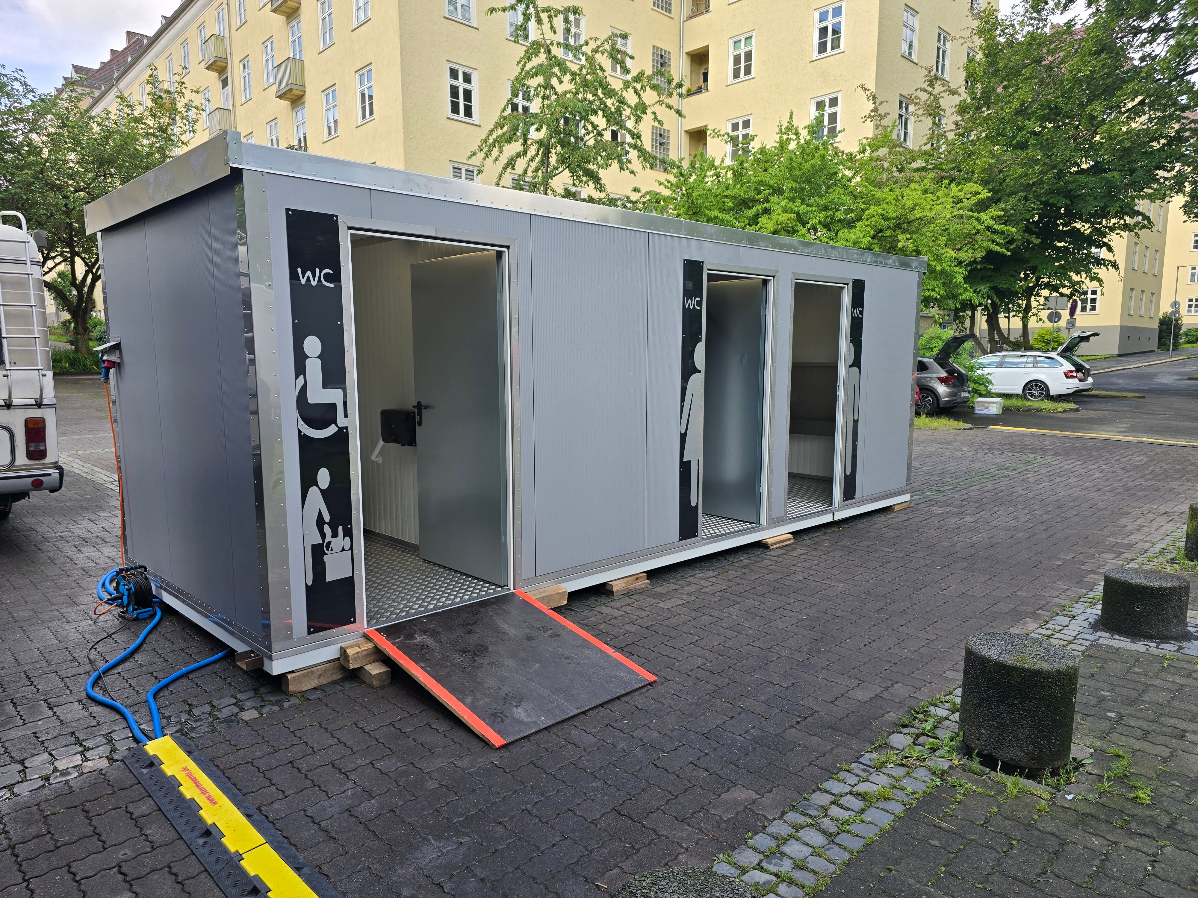 Sanitärcontainer / Toilettencontainer – 2