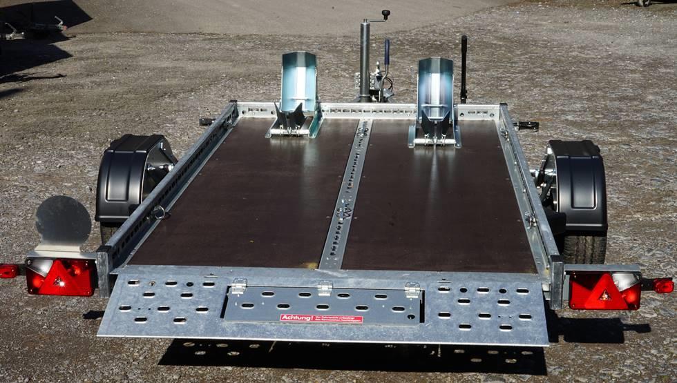Mietanhaenger Gruppe P (1300 kg) Absenker Motorradtransporter 100 km/h, 2 Maschi mieten