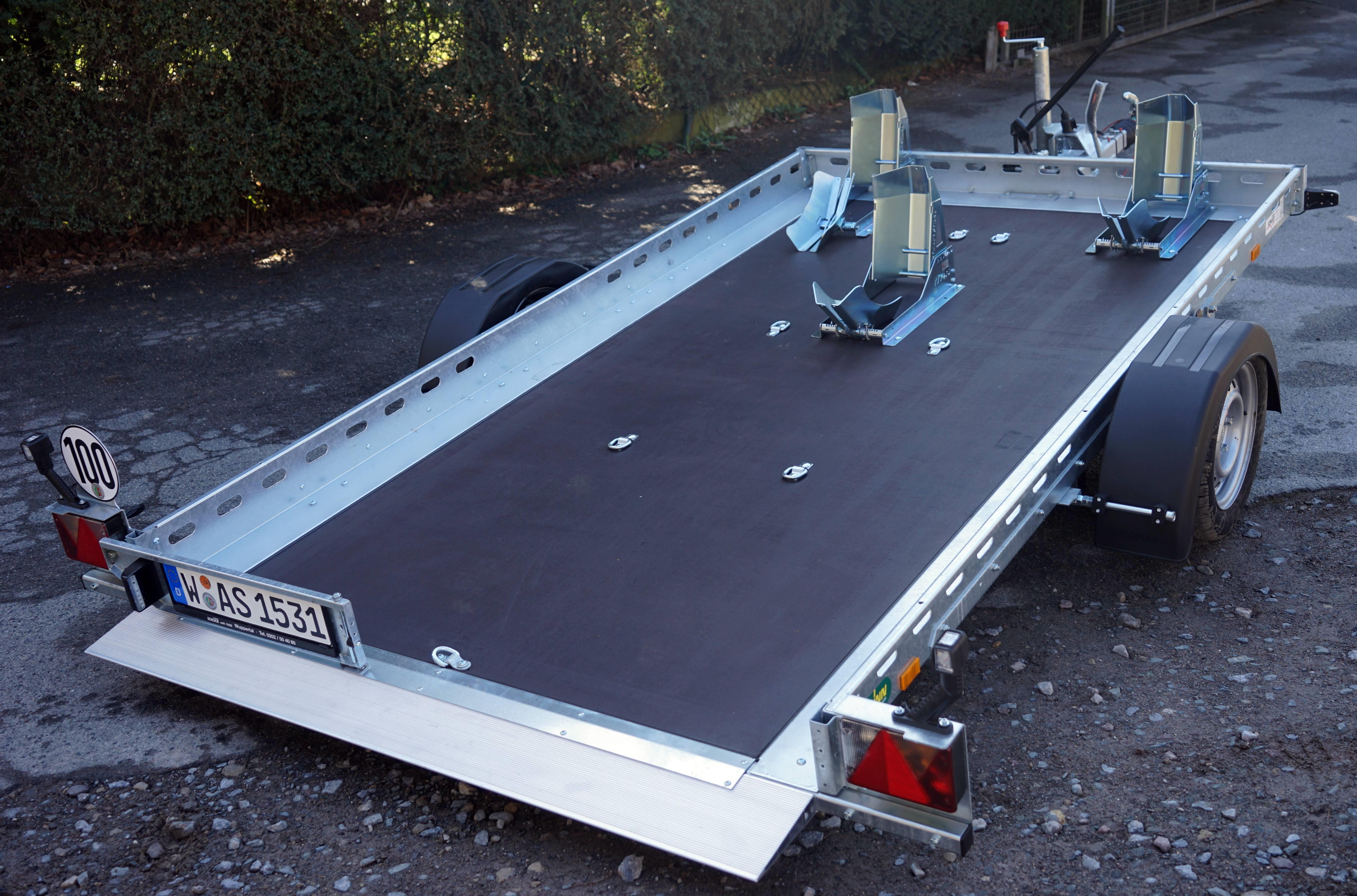 Mietanhaenger Gruppe Q (1500 kg) Absenker Motorradtransporter 100 km/h, 3 Maschi mieten