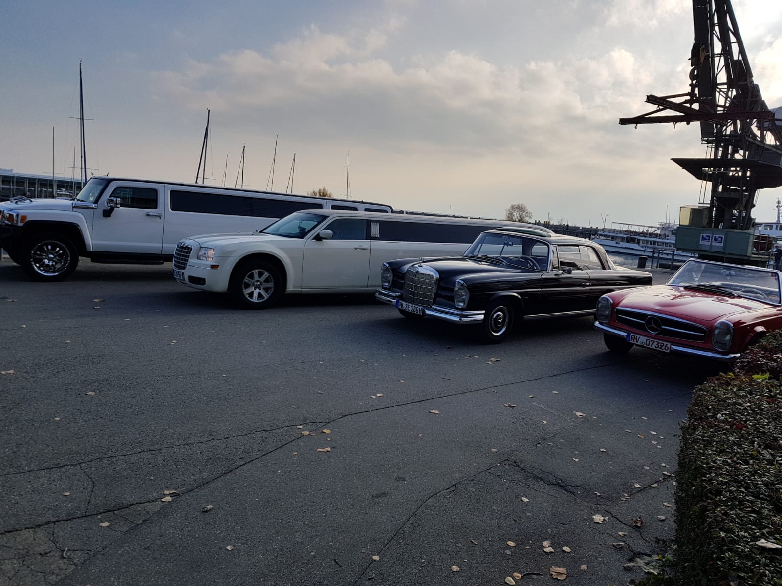 Stretchlimousine Hummer H3 ,Chrysler C 300 ,Oldtimer Mercedes Seb 280 Coupe,Oldtimer Mercedes SL Pagode,Hochzeitsfahrzeug,Hochzeitsauto,Hochzeit,Junggesellen,Junggesellin,Limousine,Limofahrt,Shuttle,D