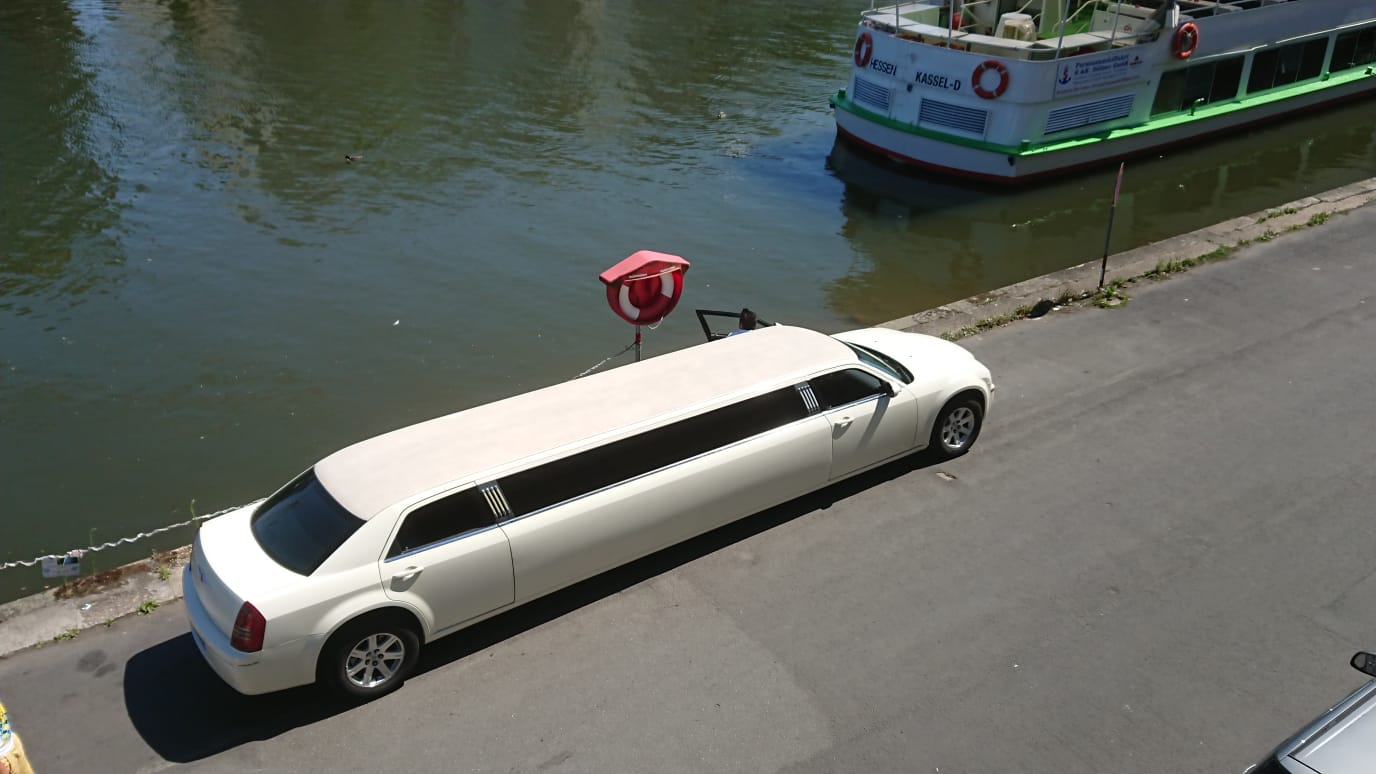 Stretchlimousine Chrysler C 300 , Hummer H 3 , Oldtimer Mercedes Seb 280 , Oldtimer Mercedes SL Pagode,Hochzeitsauto,Junggesellen,Junggesellin,Geburtstag,Party,Hochzeitsfahrzeug,Hochzeit,Limousine,Lim – 3