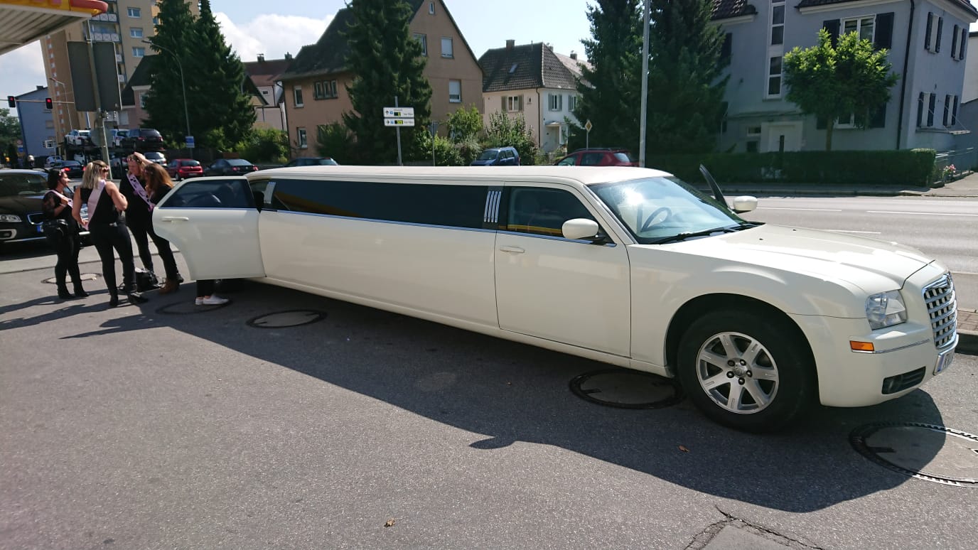 Stretchlimousine Chrysler C 300 , Hummer H 3 , Oldtimer Mercedes Seb 280 , Oldtimer Mercedes SL Pagode,Hochzeitsauto,Junggesellen,Junggesellin,Geburtstag,Party,Hochzeitsfahrzeug,Hochzeit,Limousine,Lim – 4