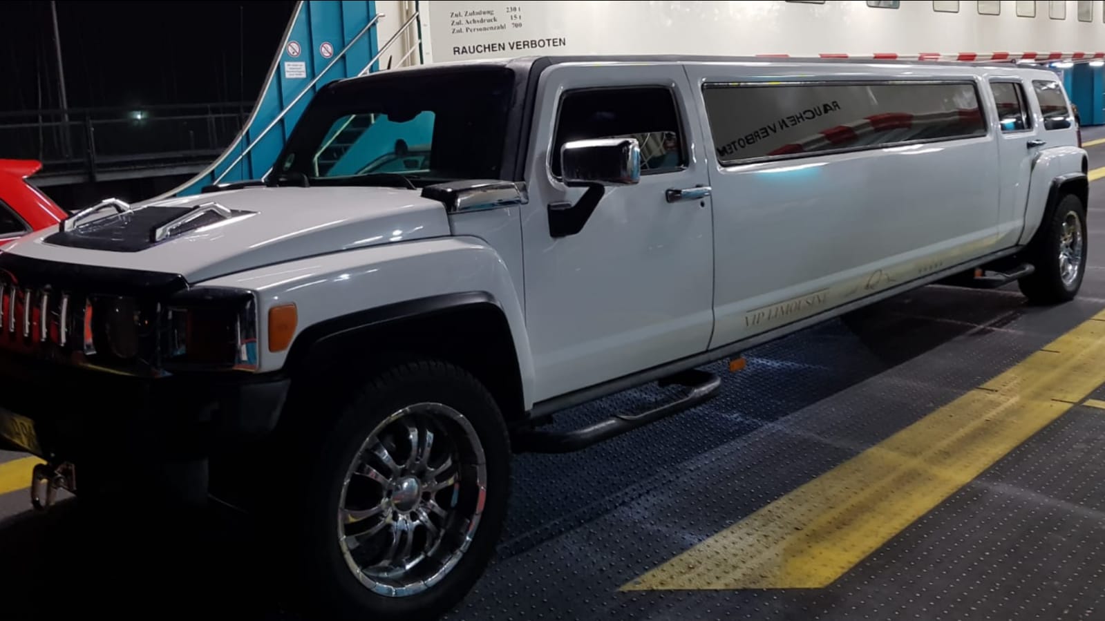 Stretchlimousine Hummer H3 ,Chrysler C 300 ,Oldtimer Mercedes Seb 280 Coupe,Oldtimer Mercedes SL Pagode,Hochzeitsfahrzeug,Hochzeitsauto,Hochzeit,Junggesellen,Junggesellin,Limousine,Limofahrt,Shuttle,D – 3