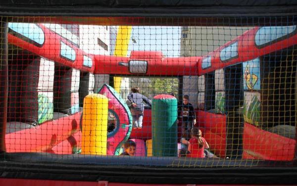 Hüpfburg Happy Bus "Rundum-sorglos-Paket – 2
