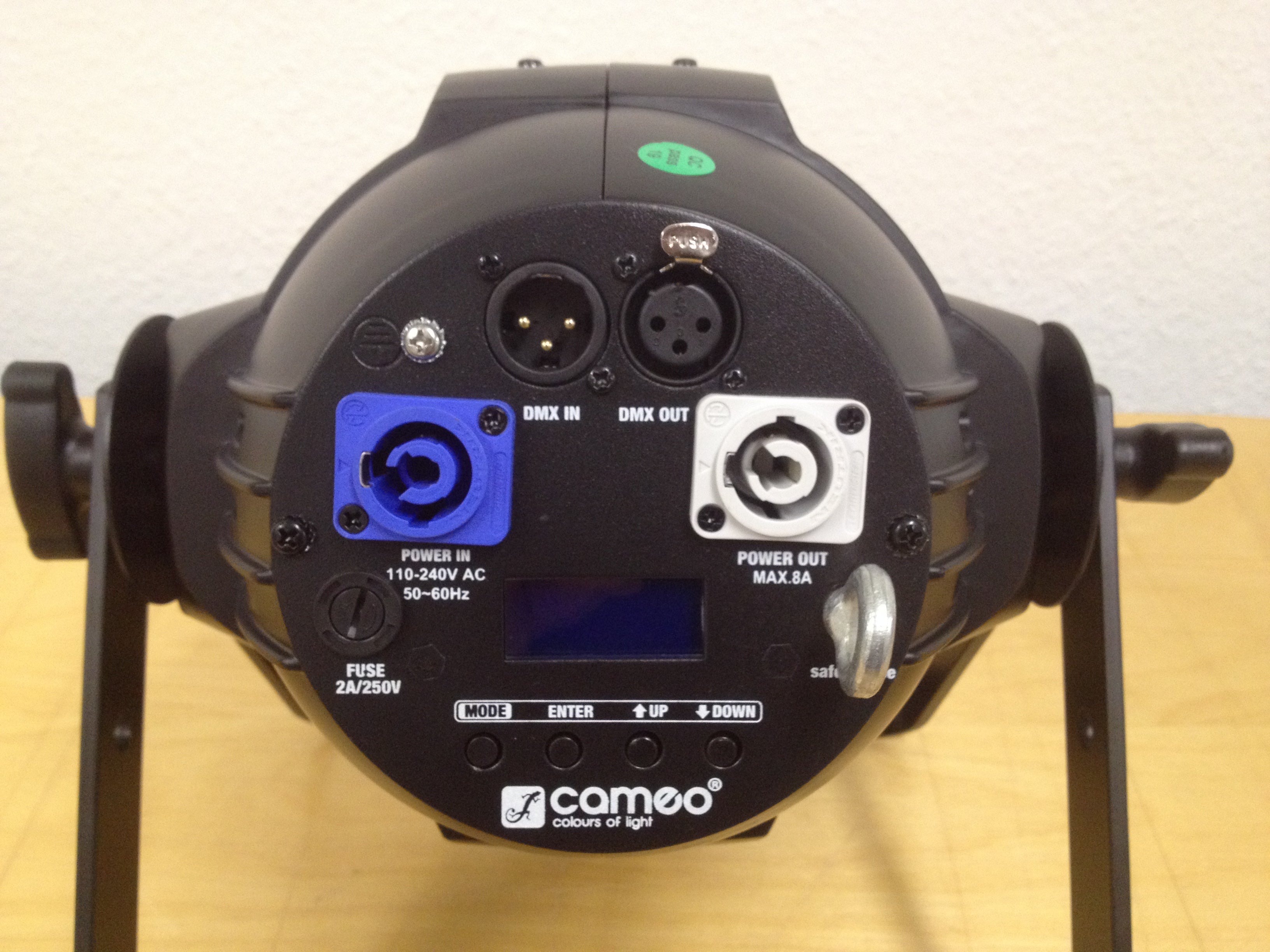 Tour LED CAMEO 12 x 12W 6in1 LED RGBWA+UV Studio PAR Scheinwerfer – 2