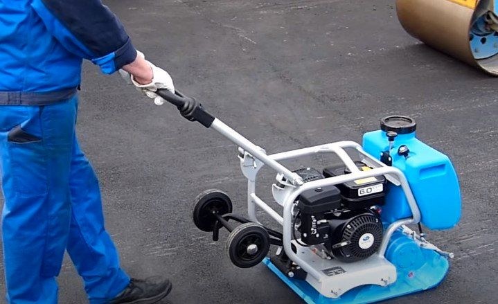 Vibrationsplatte Rüttelplatte CF 2 Weber Hd mieten in Harsewinkel – 2