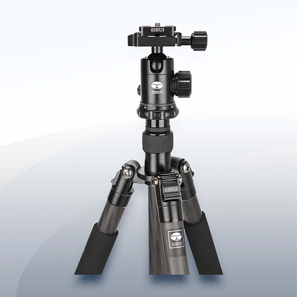 Sirui ET-1204 Dreibeinstativ Carbon mit Kugelkopf E-10 mieten – ab 4,50 €/Tag – 4
