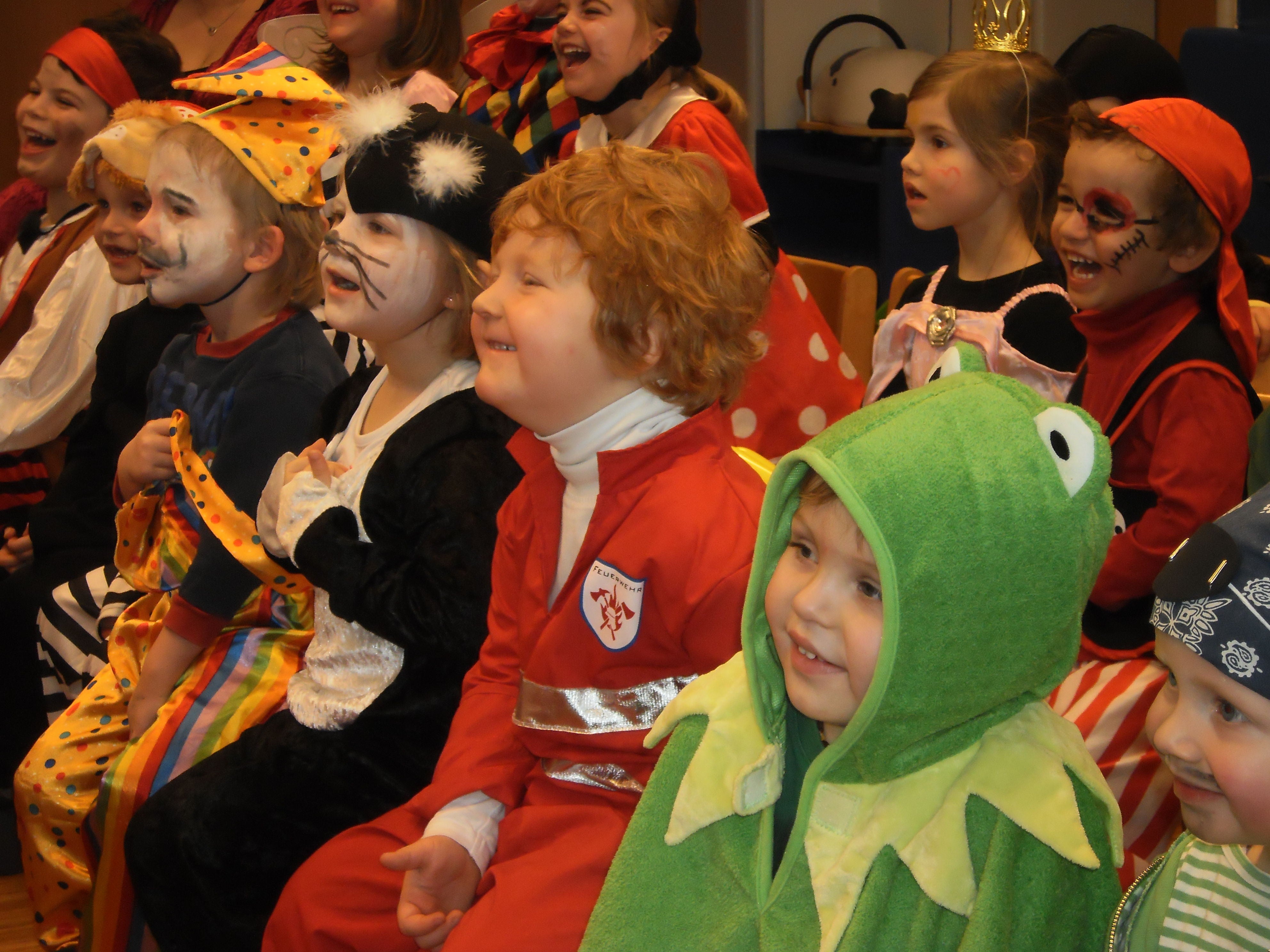 Kinderzauberer mieten – Zaubershow mit Bauchredner für Kindergeburtstage – 3
