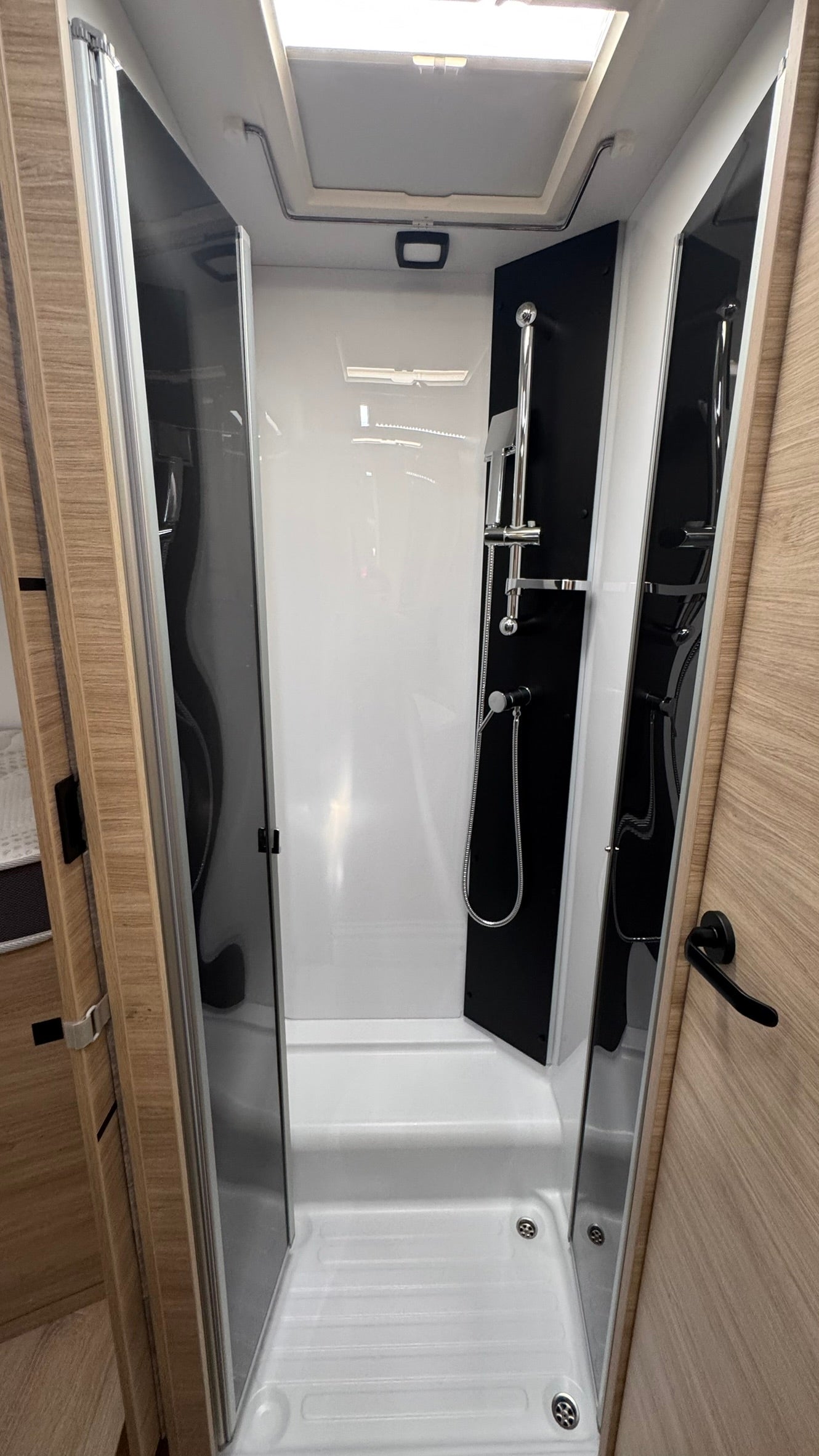 Wohnmobil zum mieten für 2 - 4 Personen – 4