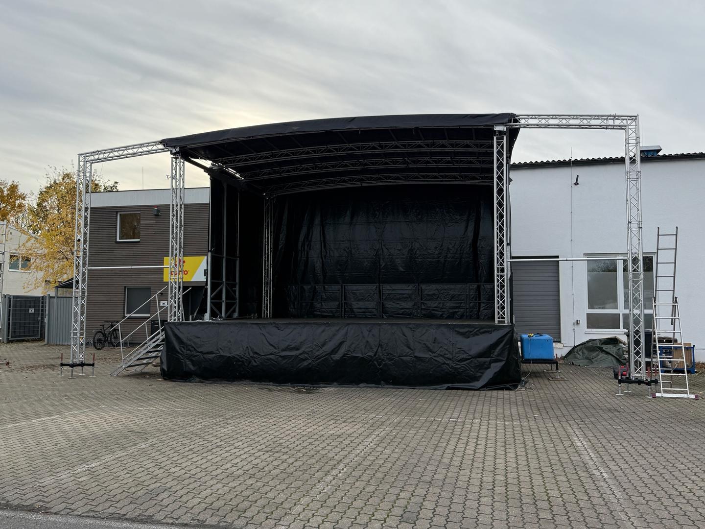 mobile Bühne, Trailerbühne 8m x 6m mieten in Schweinfurt – 2