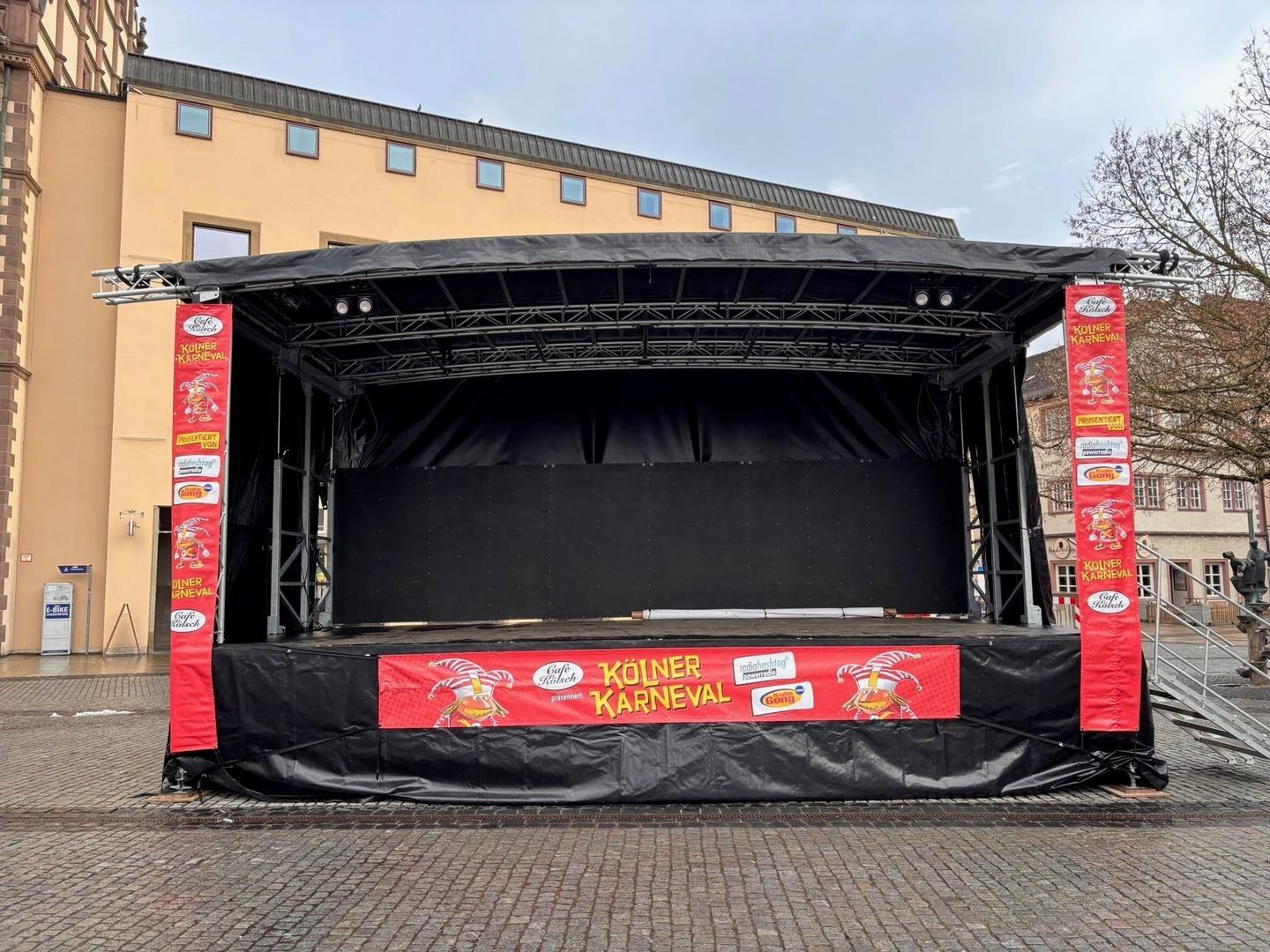 mobile Bühne, Trailerbühne 8m x 6m mieten in Schweinfurt