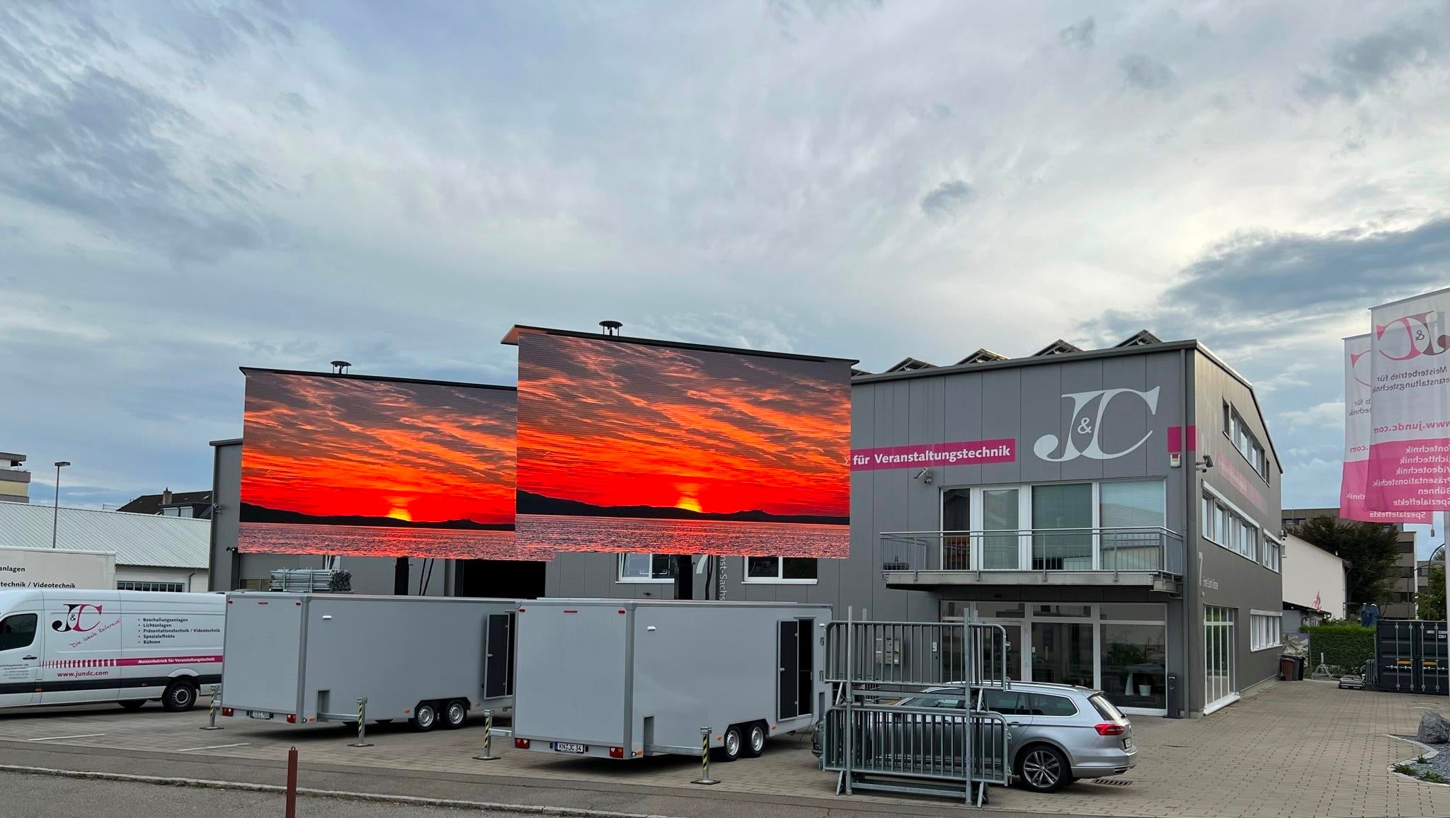 LED-Trailer 21m², 600x350cm Bildmaß, Format 16:9, 3,9mmLED´s – 2