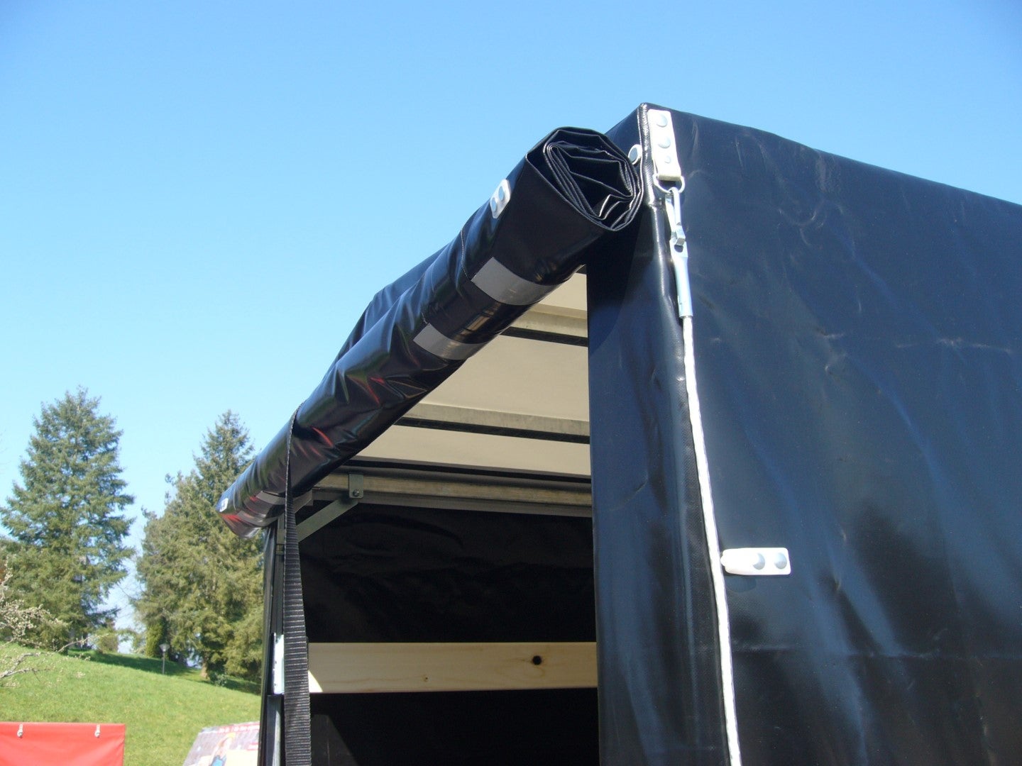 Kastenhänger, Möbel - Motorradanhänger mit Plane und Spriegel, 1300kg Gesamtgewicht – 4