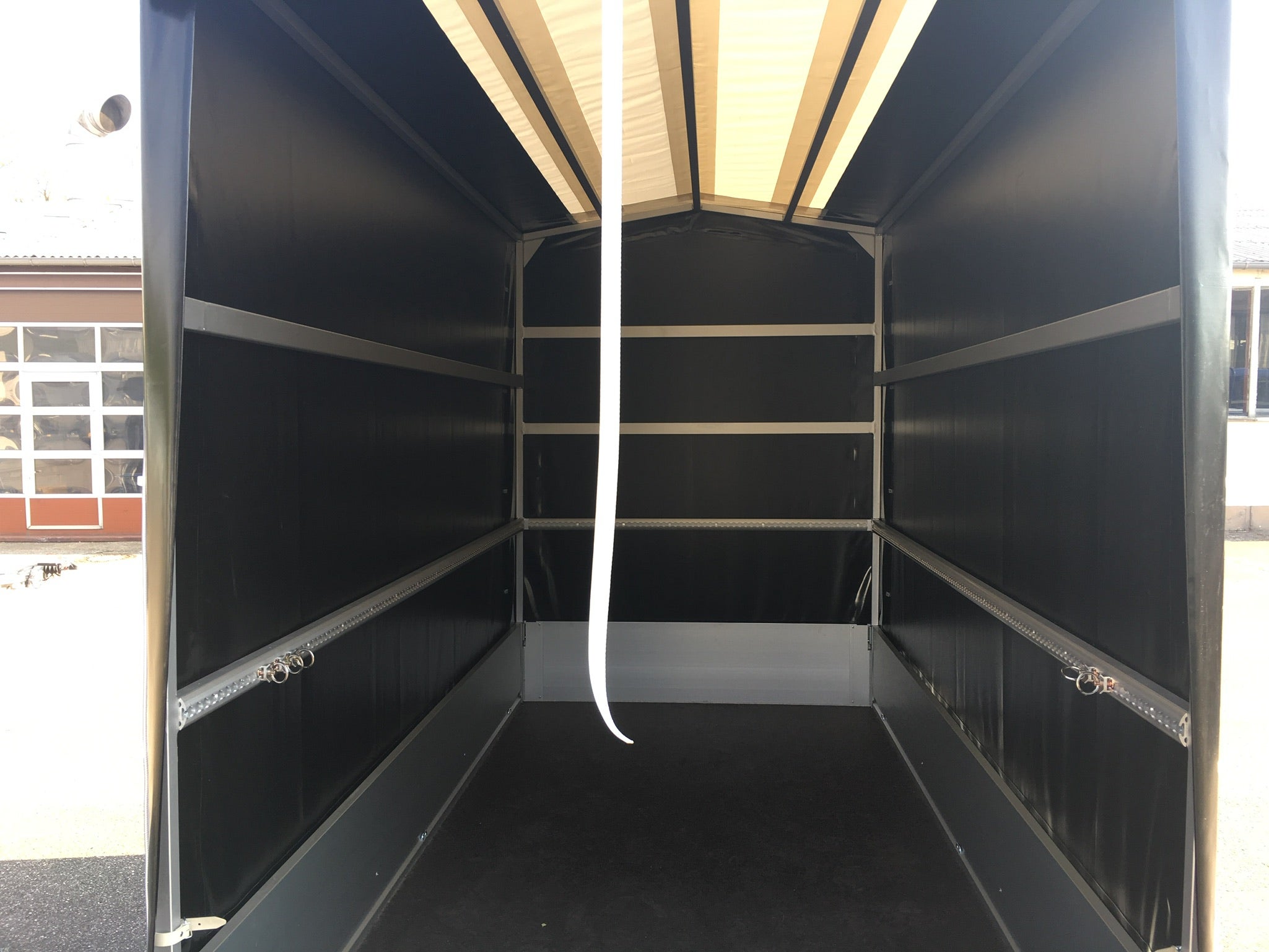 Tandem Tieflader, mit Plane und Spriegel, 2500kg Gesamtgewicht – 4