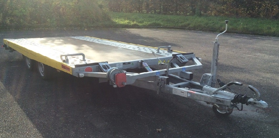 Autotransporter Böckmann, auch für Sportwagen geeignet - mit mech. Seilwinde bis 800kg - 3000kg Gesamtgewicht – 3