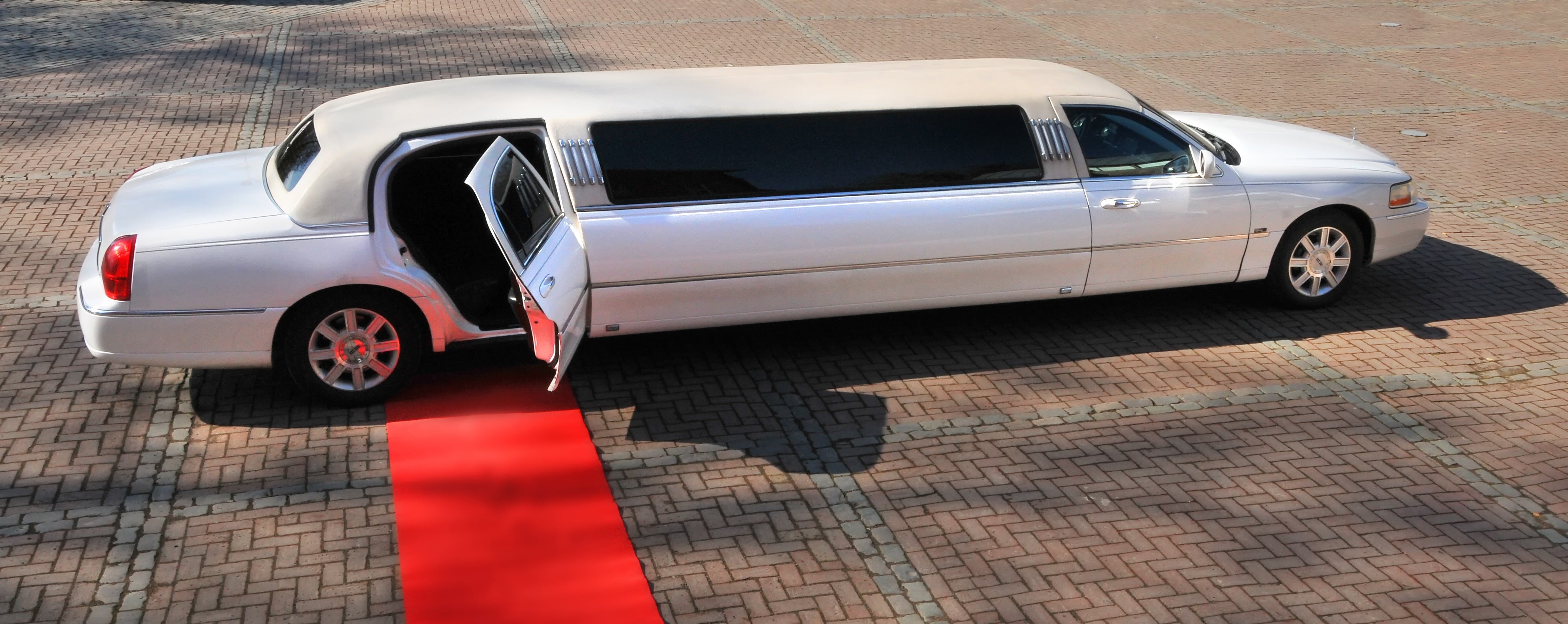 Stretchlimousine mieten,Lincoln Towna Car Weiß, Chrysler mieten – 3