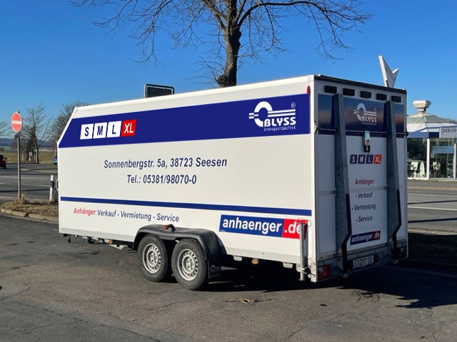Kofferanhänger zu mieten mit Aerodynamik und Heckklappe 2700kg zGG – 3