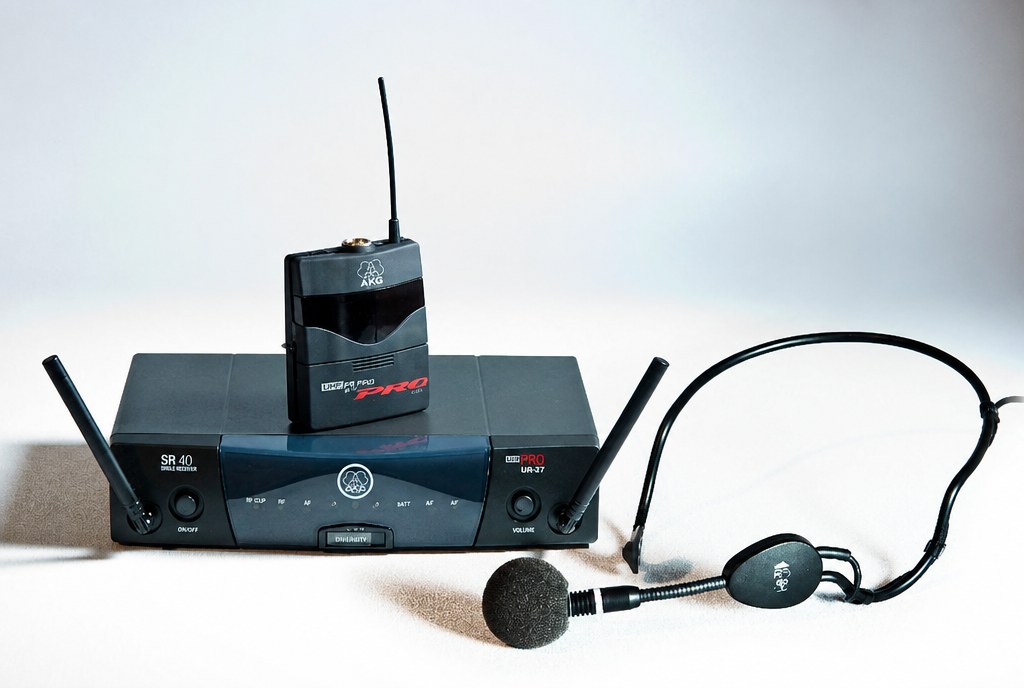 AKG Funkmikrofon Headset (Kopfbügelmikrofon) mieten in Hamburg