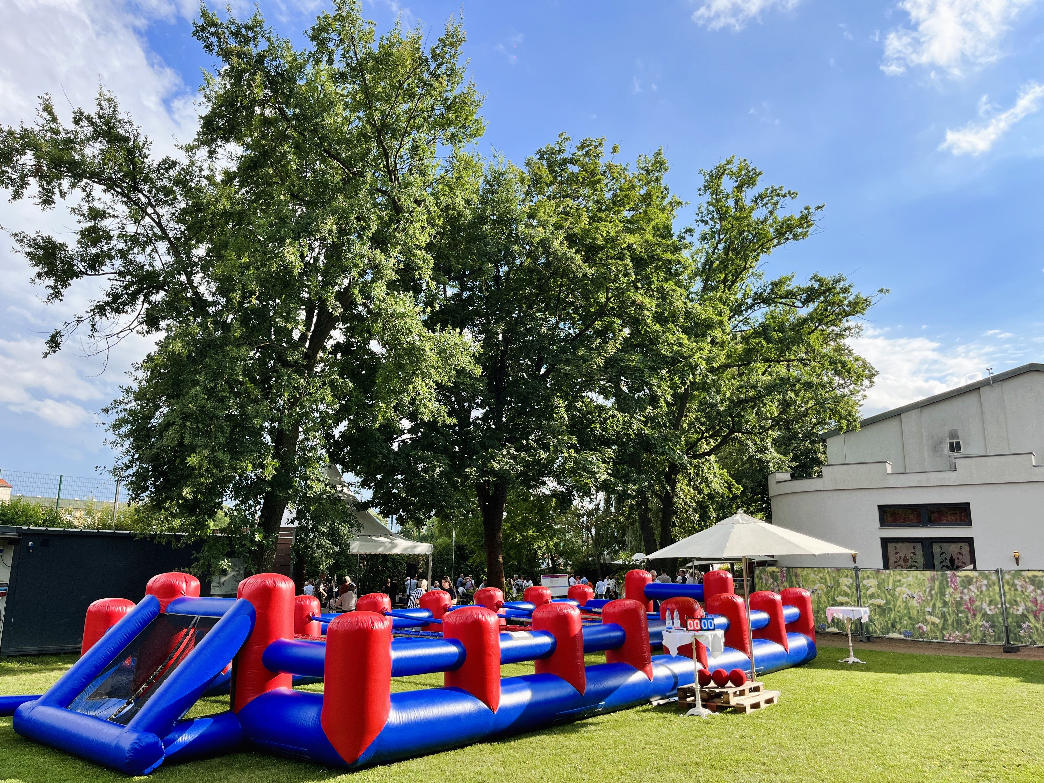 XXL-Menschenkicker - Human-Table-Soccer 14x6m - mehrere zur Auswahl