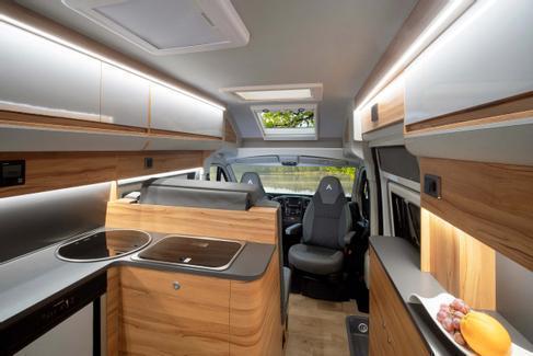 Weltneuheit Affinity Camper, Automatik, TV, AHK, bis 4 Schlafplätze, offener Grundriss, uvm. – 3