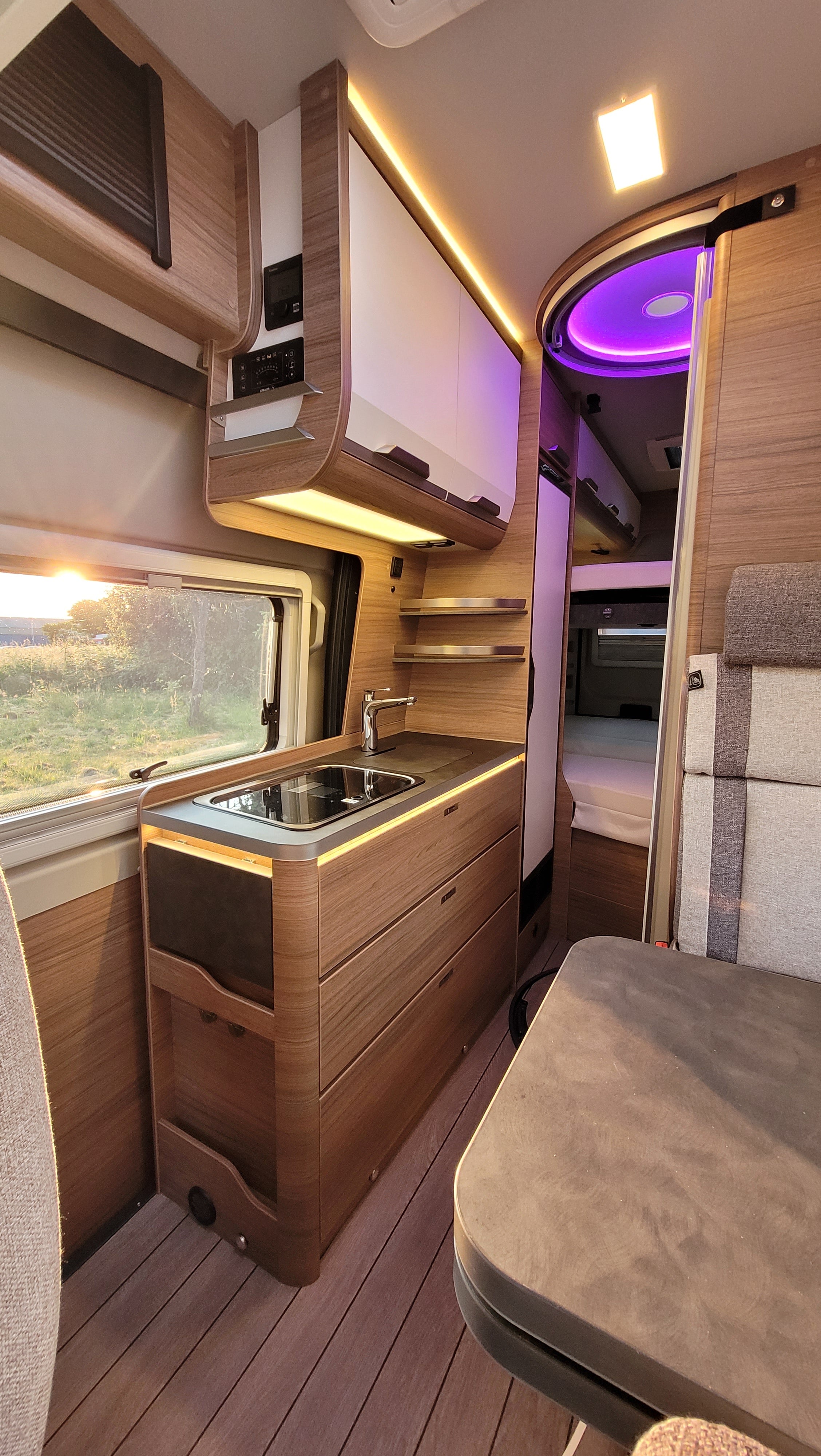 Knaus Boxlife 630 ME, für große Menschen, 214cm Innenstehhöhe, 200 cm Hubbett, Automatik, AHK, uvm – 4