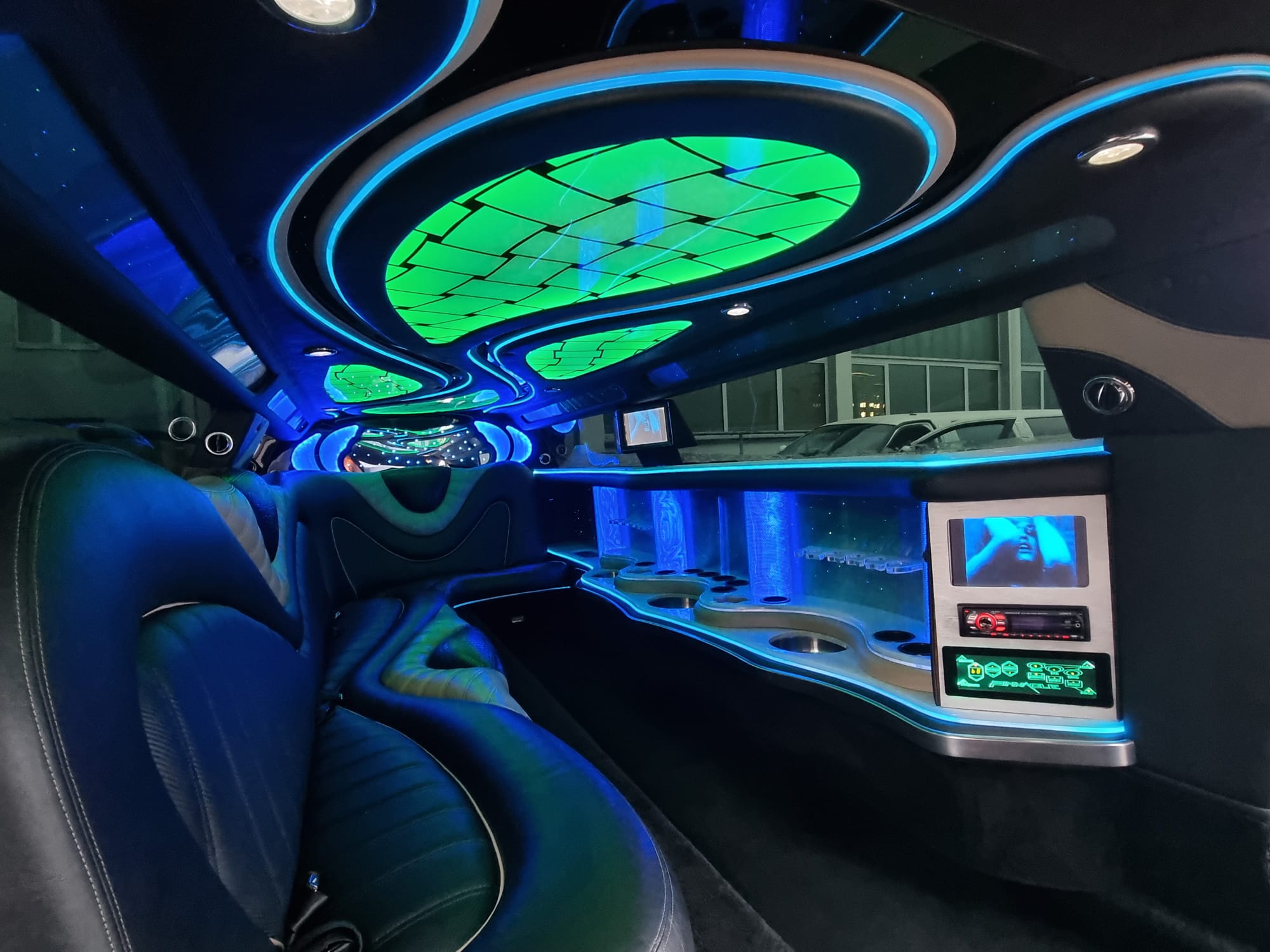 Stretchlimousine Lincoln Town Car mieten - mit Chauffeur & rotem Teppich, Rhein-Main – 4