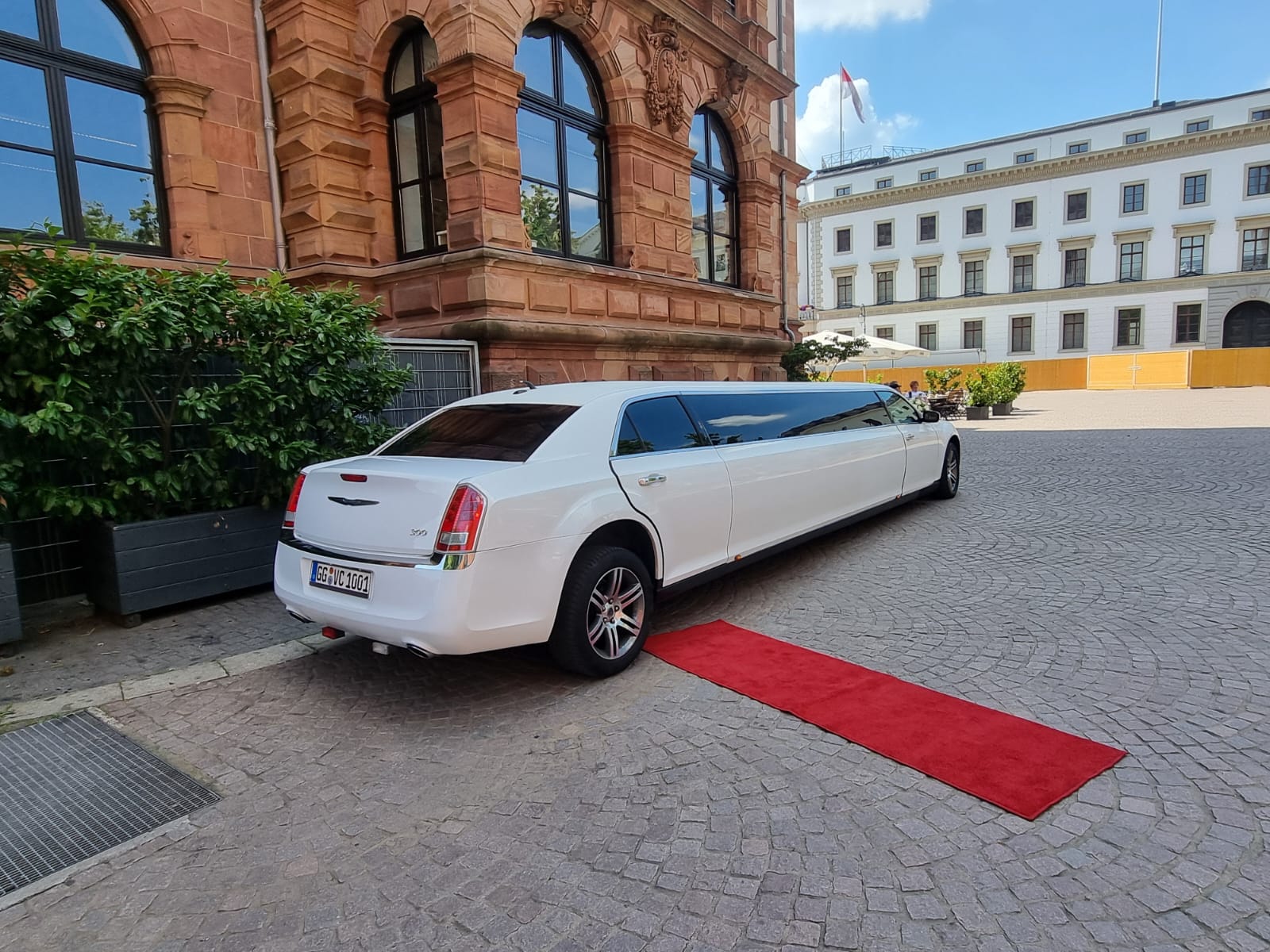 Stretchlimousine Lincoln Town Car mieten - mit Chauffeur & rotem Teppich, Rhein-Main – 2