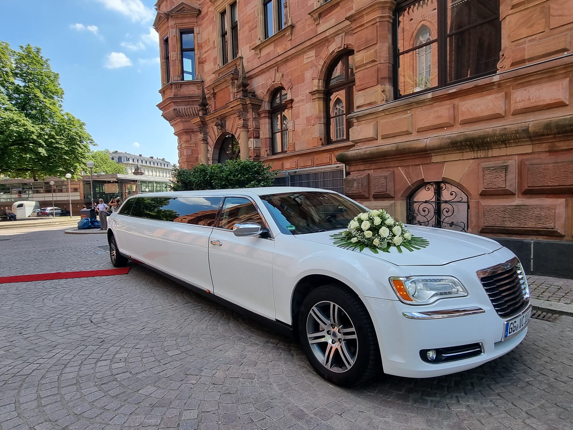 Stretchlimousine Lincoln Town Car mieten - mit Chauffeur & rotem Teppich, Rhein-Main