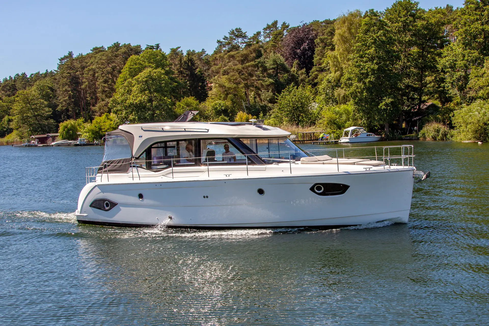 Motoryacht Bavaria E 40 Coupe mieten – 6 Personen, ab Waren (Müritz) – 2