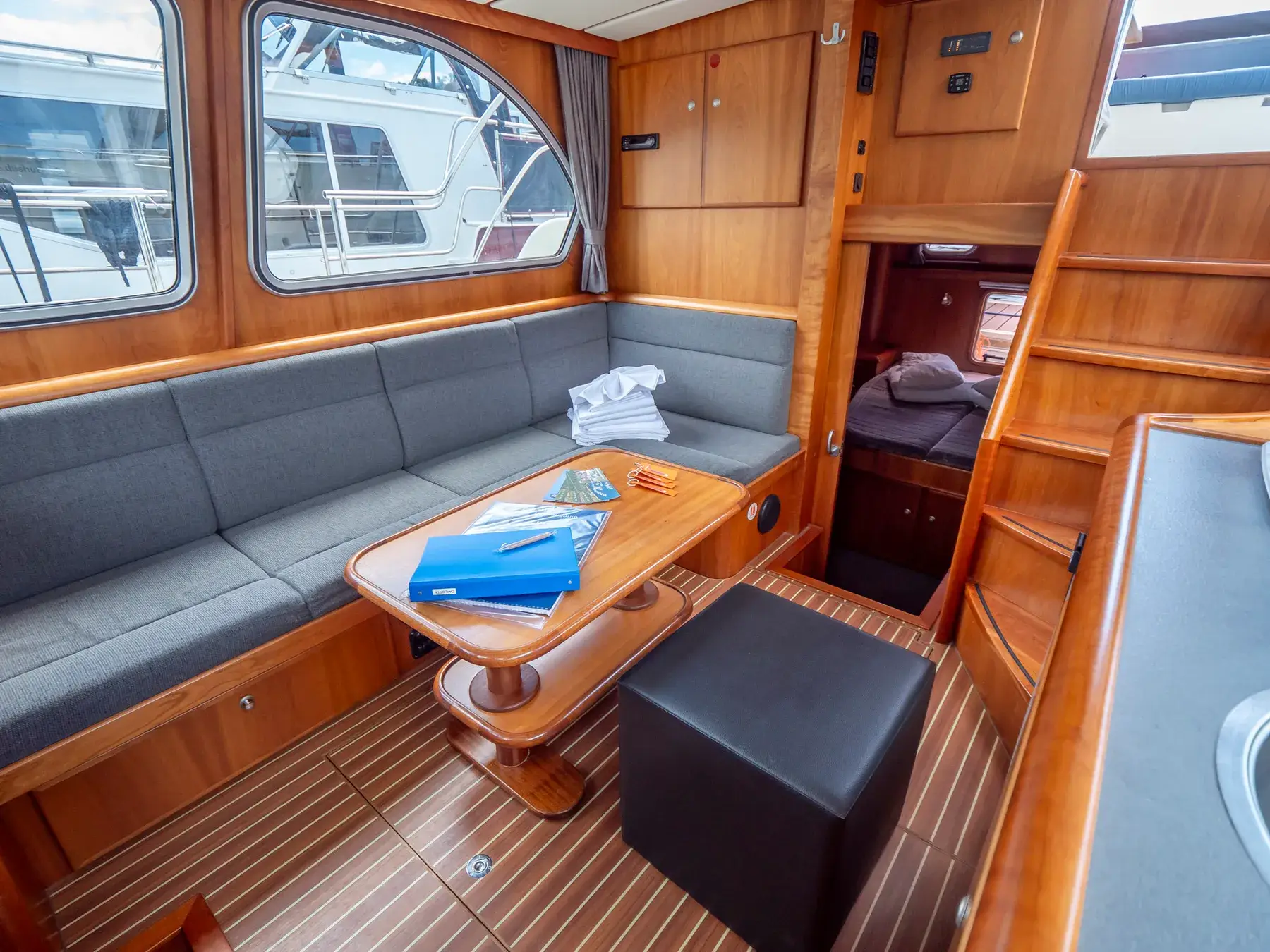 Hausboot Jetten 37 Classic „Carlotta“ mieten – 4 Personen, ab Waren (Müritz) – 4