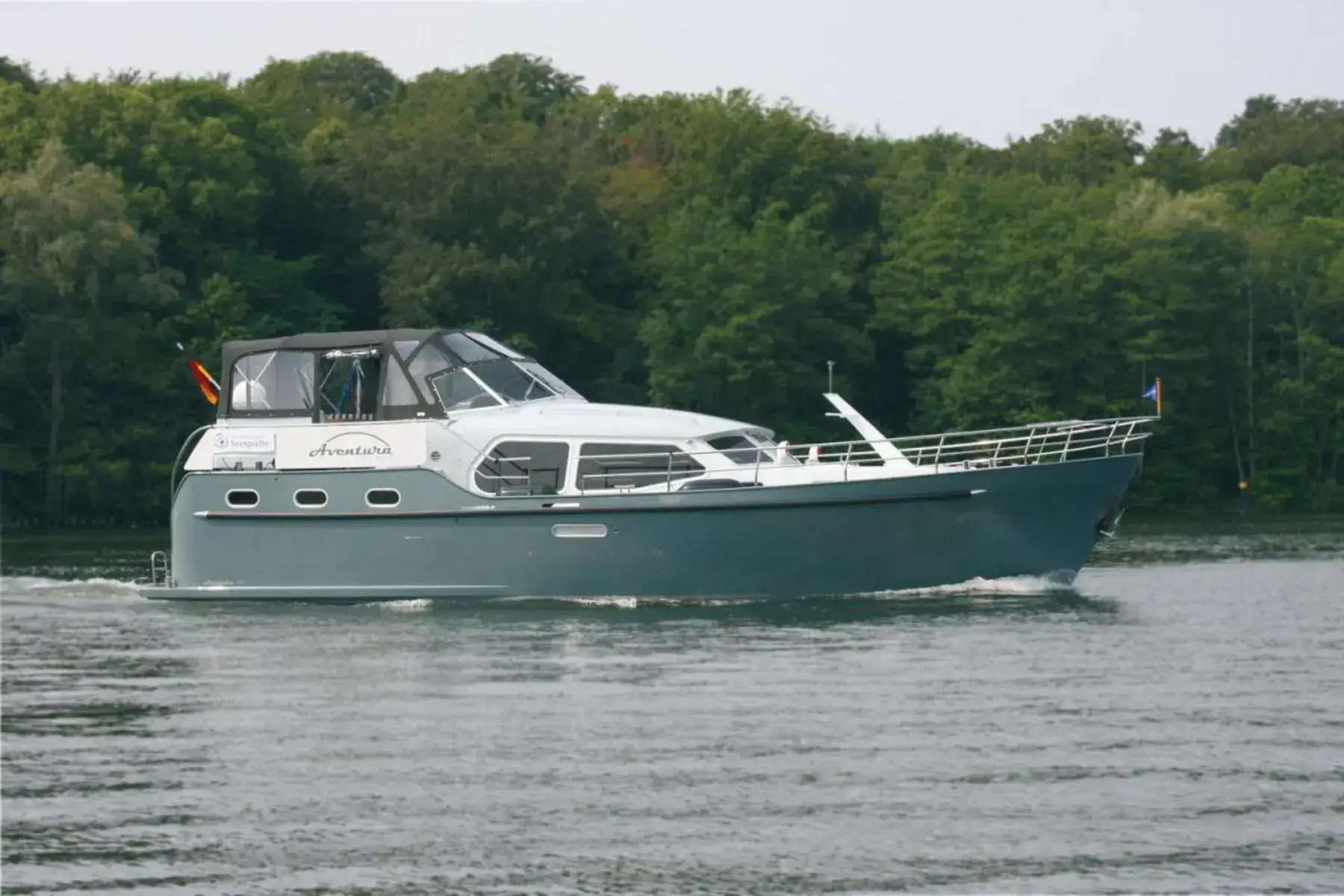 Hausboot Aventura 43 Typ 1 „Anastasia“ mieten – 8 Personen, ab Waren (Müritz)