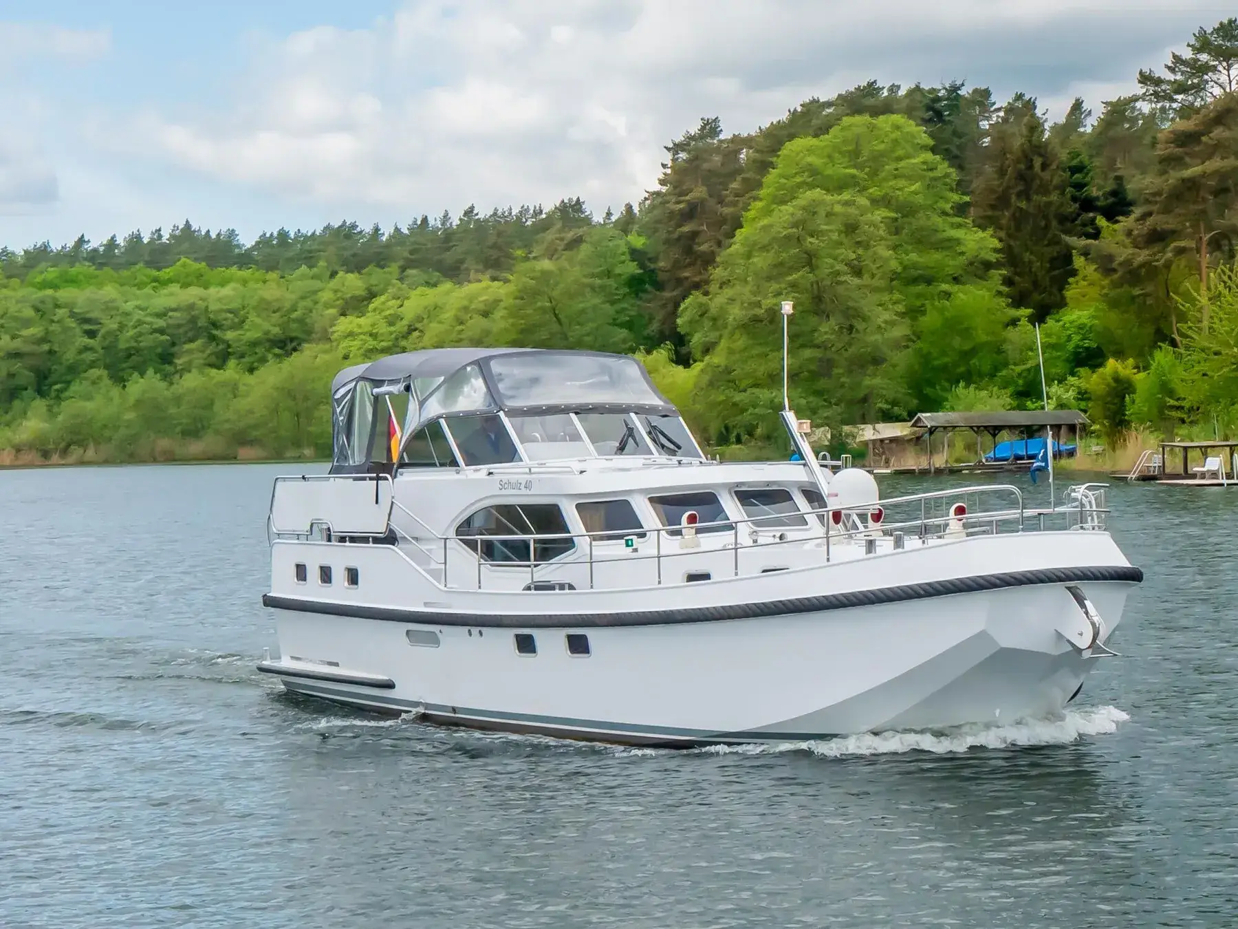 Hausboot Schulz 40 „Lisbet“ mieten – 4 Personen, ab Waren (Müritz)