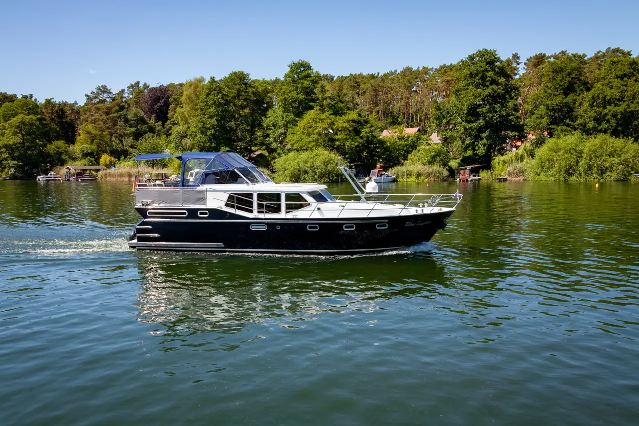 Hausboot Vacance 1200 SE „Blue Saphir“ mieten – 4 Personen, ab Waren (Müritz)