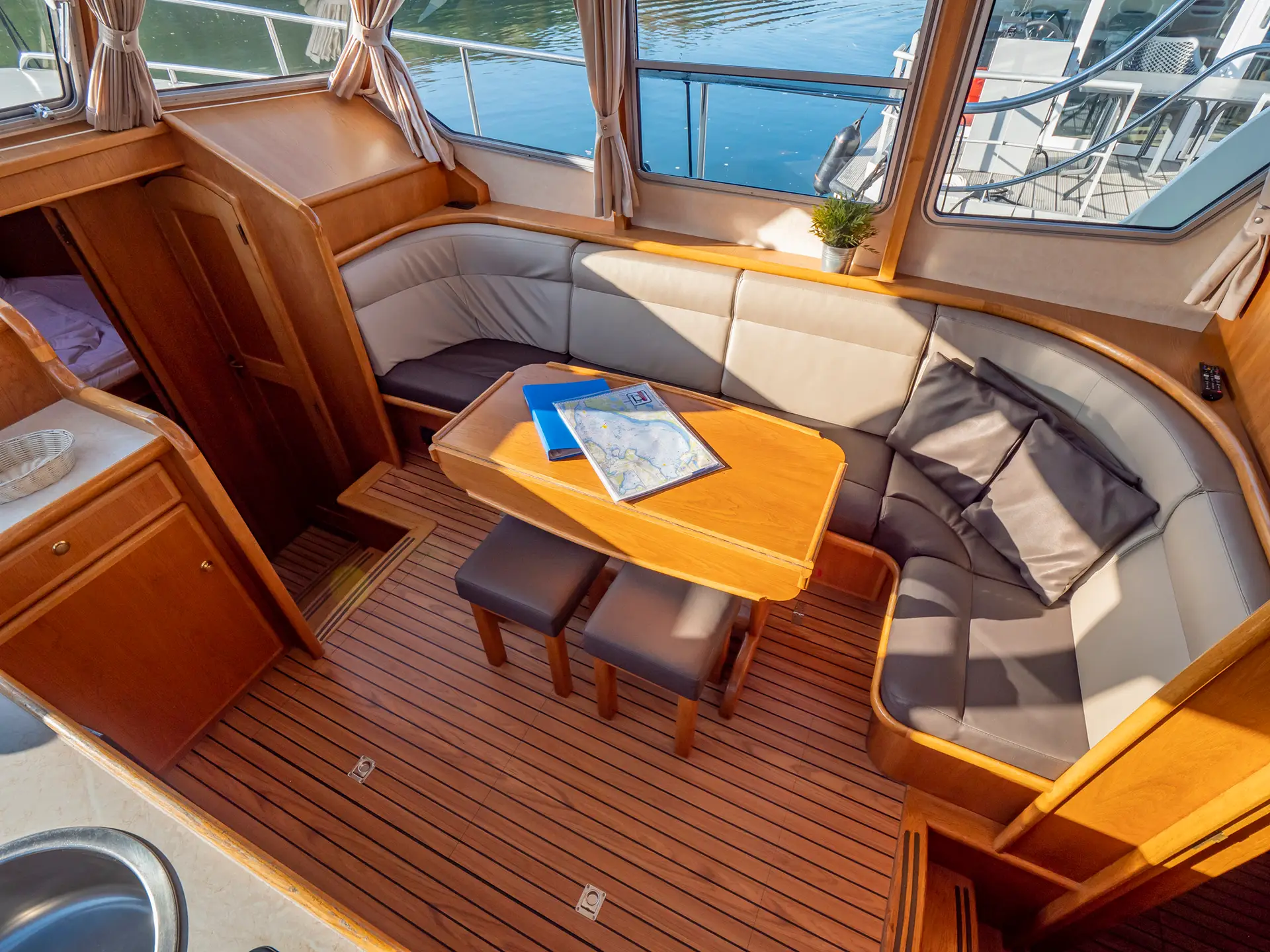 Hausboot Gruno 35 Classic „Apollo“ mieten – 4 Personen, ab Waren (Müritz) – 3