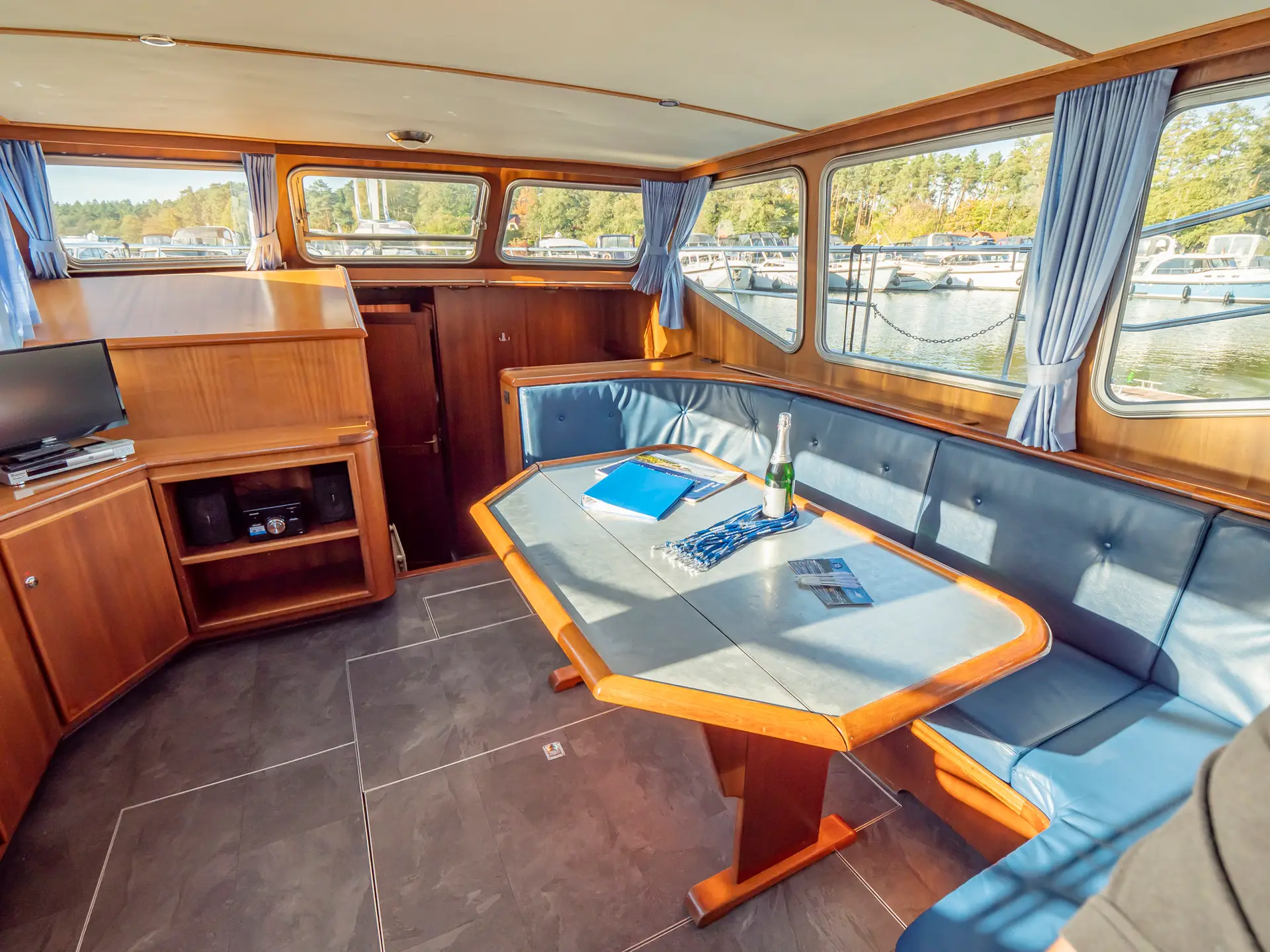 Hausboot Vacance 1350 SE Pool „El Paso“ mieten – 4 Personen, ab Waren (Müritz) – 5