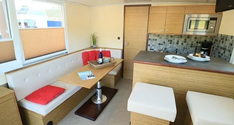 Hausboot Yachtsuite „Luna“ mieten – 4 Personen, ab Waren (Müritz) – 2