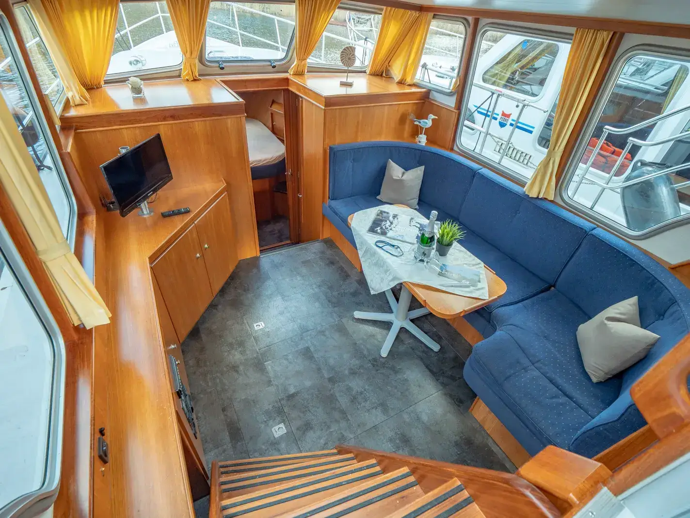 Hausboot Pedro Skiron 35 AK „Alice“ mieten – 2 Personen, ab Röbel/Müritz – 4