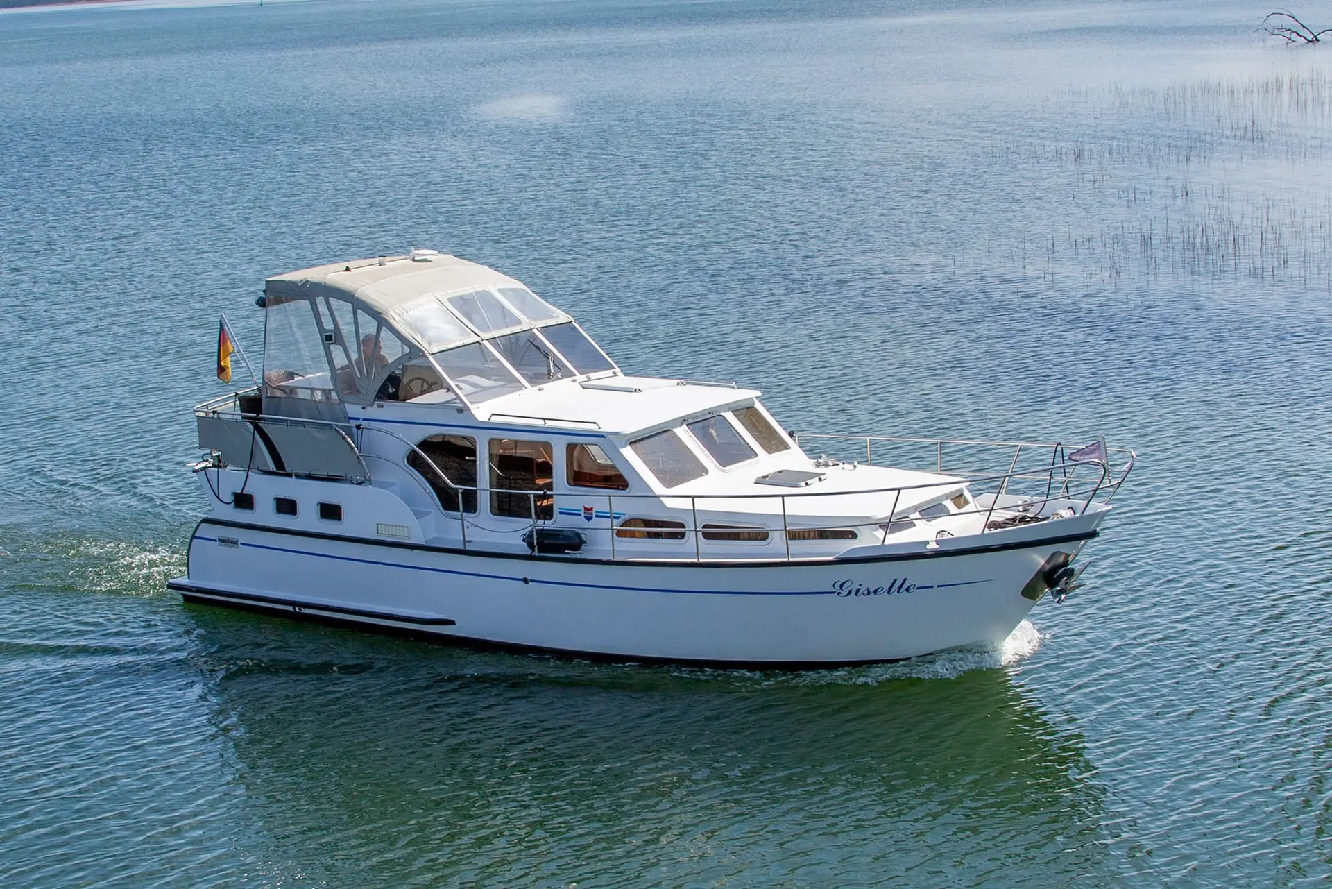 Hausboot Pedro Skiron Typ 2 „Giselle“ mieten – 4 Personen, ab Plau am See