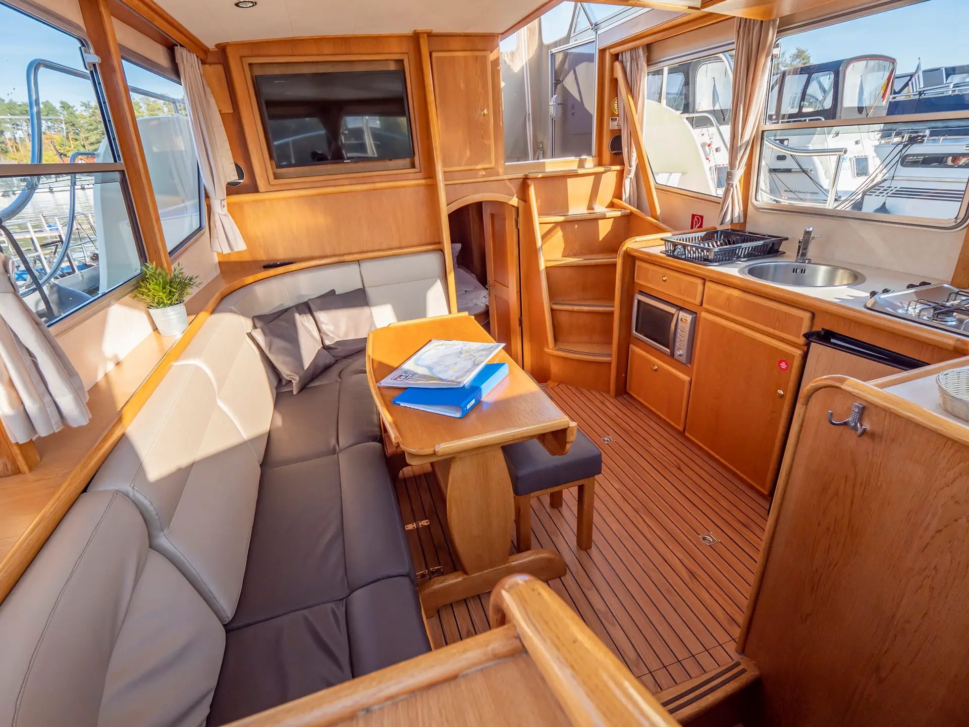 Hausboot Gruno 35 Classic „Apollo“ mieten – 4 Personen, ab Waren (Müritz) – 4