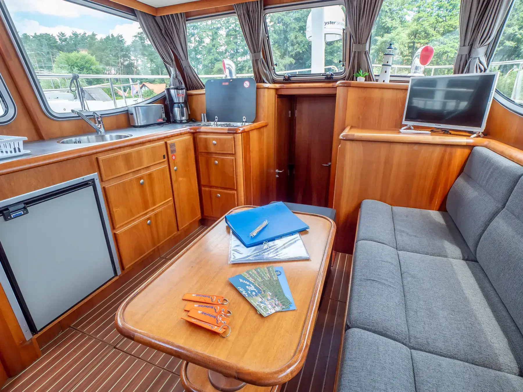 Hausboot Jetten 37 Classic „Carlotta“ mieten – 4 Personen, ab Waren (Müritz) – 5
