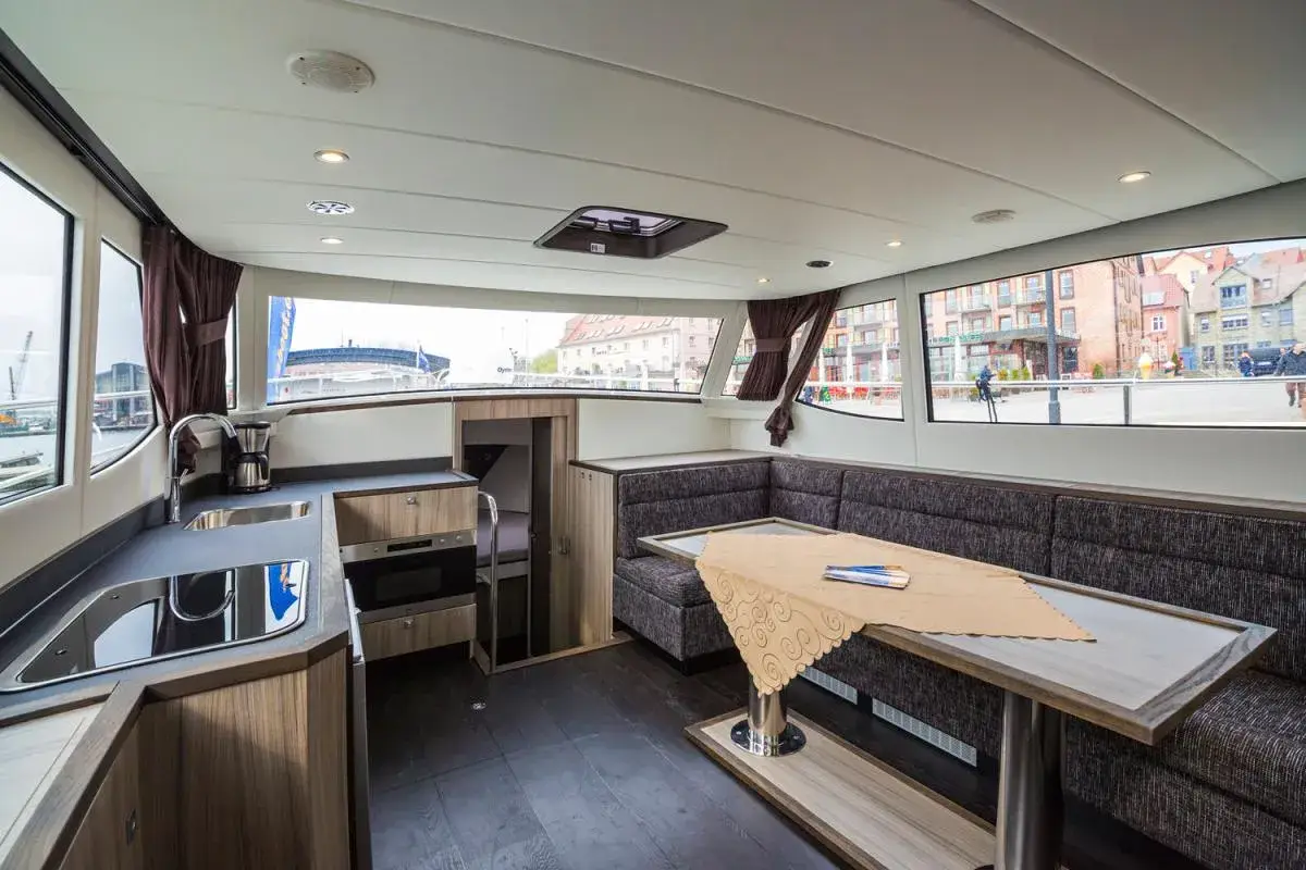Hausboot Jetten 41 „Isadora“ mieten – 6 Personen, ab Waren (Müritz) – 3