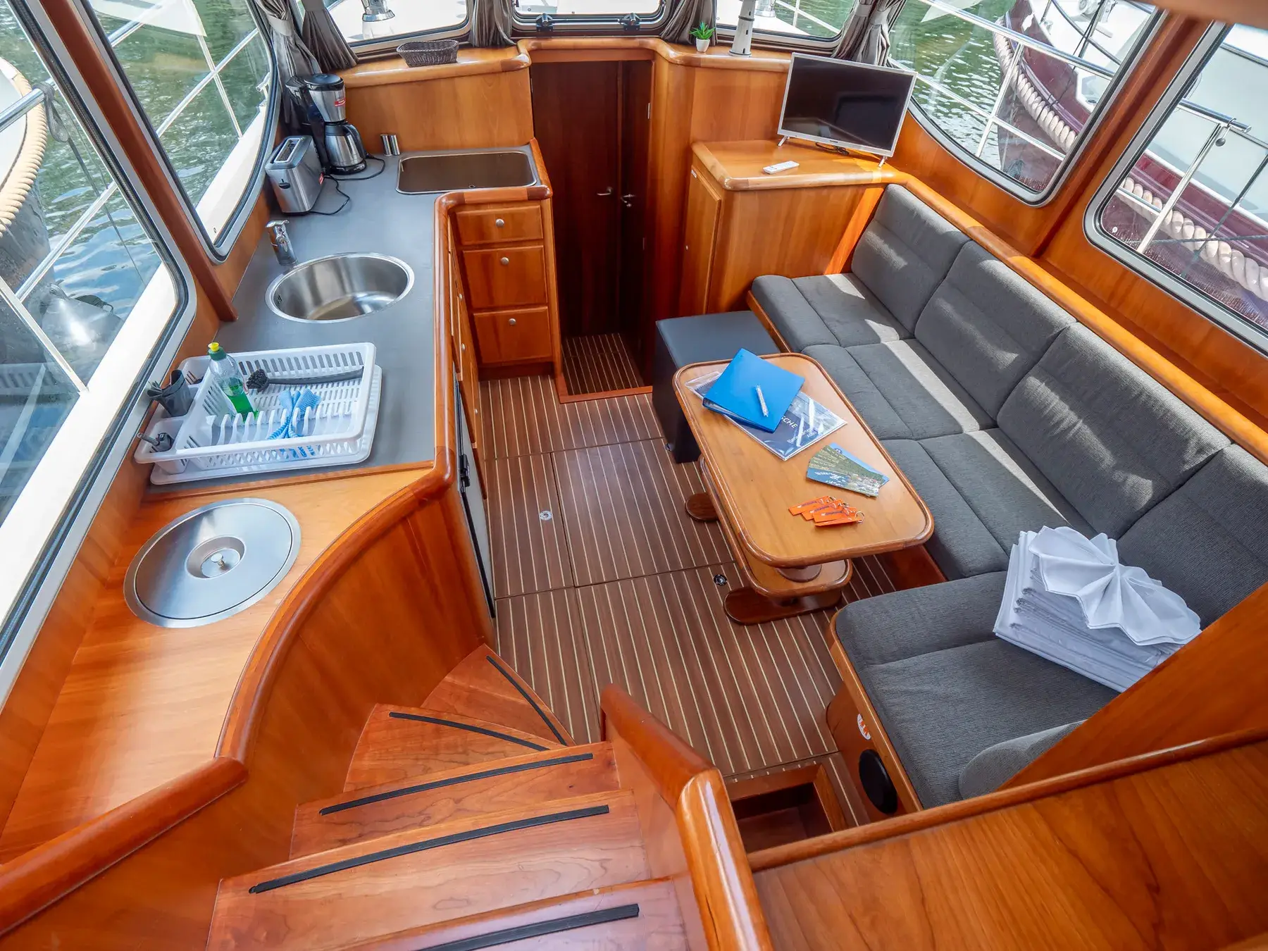 Hausboot Jetten 37 Classic „Carlotta“ mieten – 4 Personen, ab Waren (Müritz) – 3