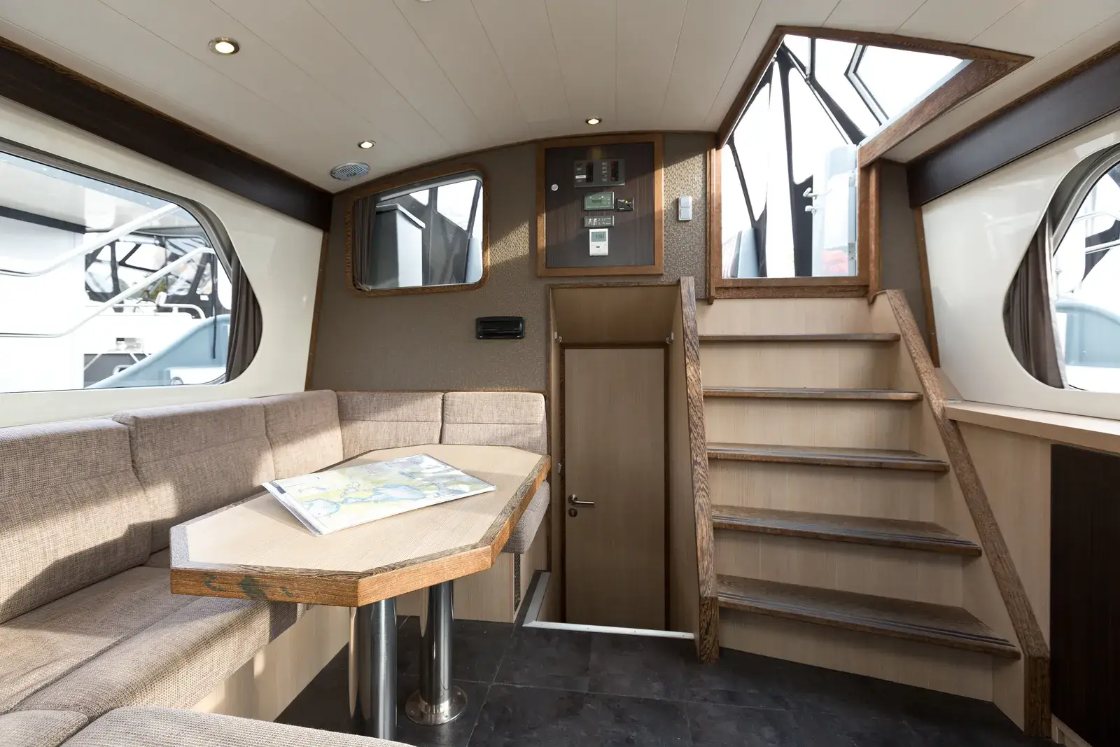 Hausboot Aventura 43 Typ 2 „Apollon“ mieten – 4 Personen, ab Waren (Müritz) – 4