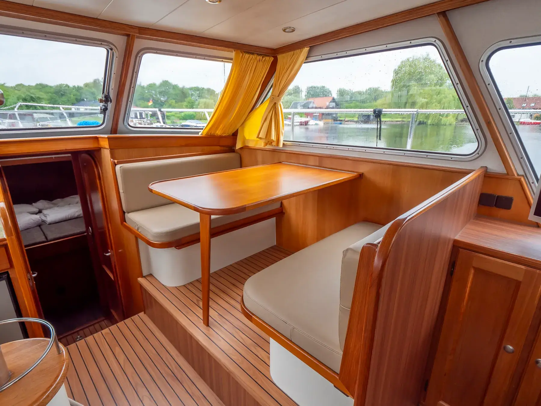 Motoryacht Pedro Solano 38 „Arianna“ mieten – 5 Personen, ab Neukalen – 5