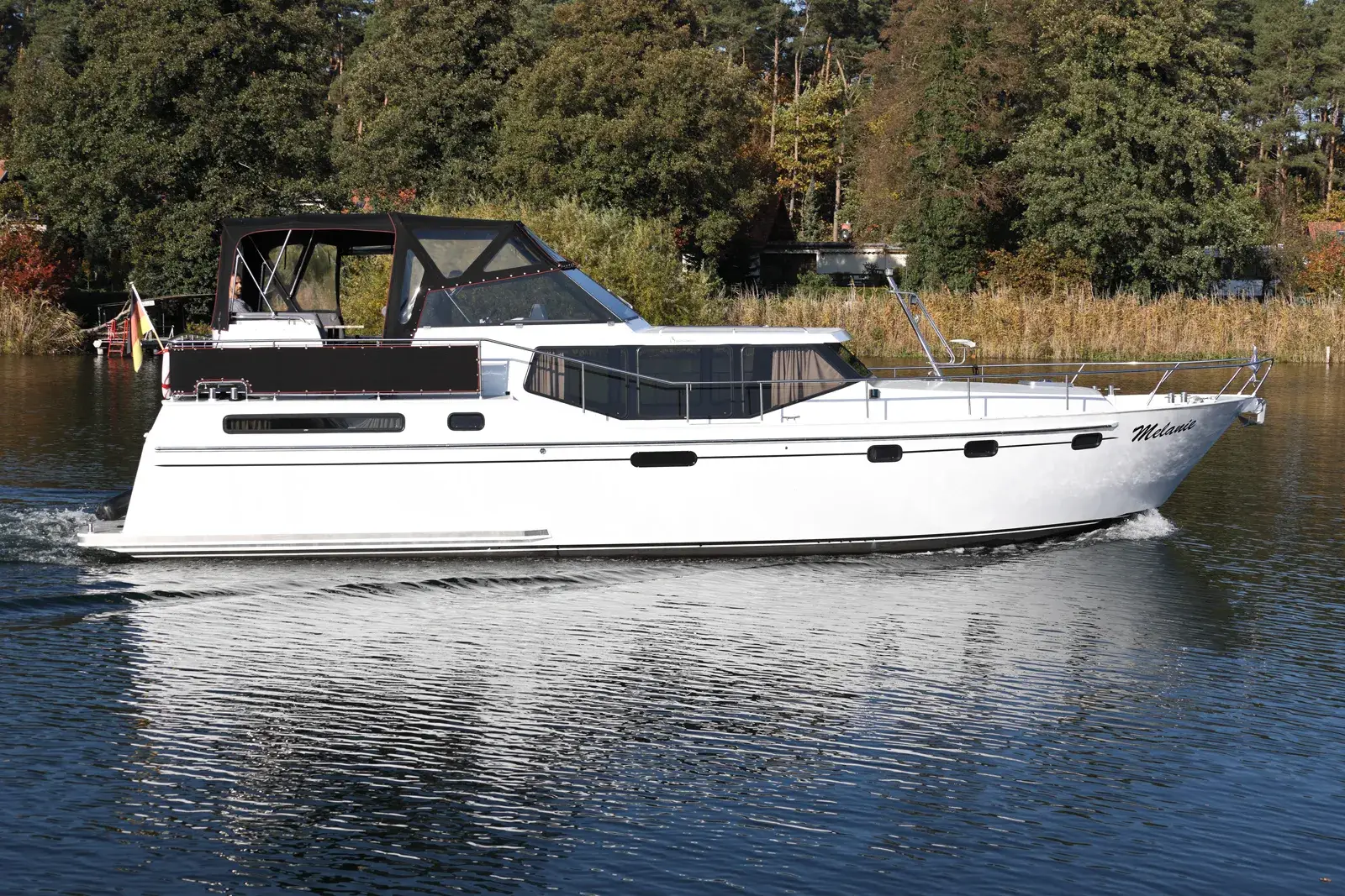 Hausboot Vacance 1300 „Melanie“ mieten – 6 Personen, ab Waren (Müritz)